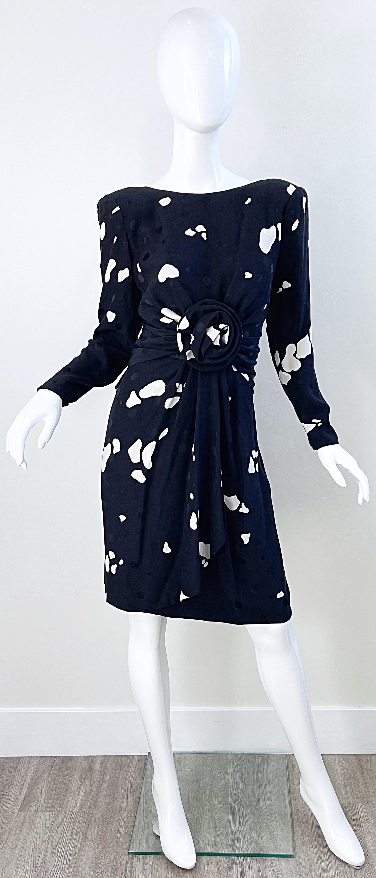 1980s Estevez Size 6 / 8 Black and White Abstract Print Vintage 80s Silk Dress For Sale 11