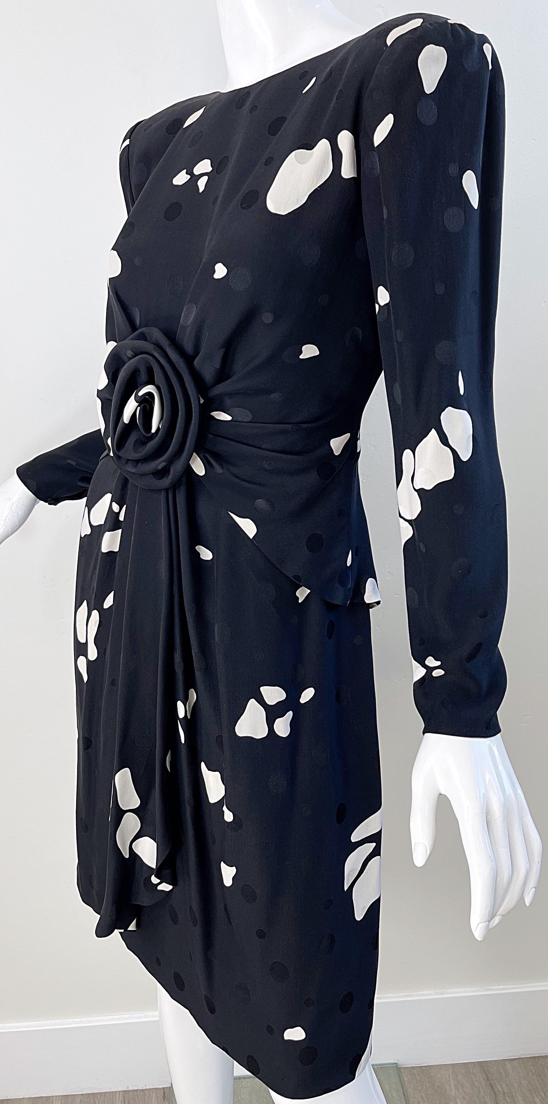 1980s Estevez Size 6 / 8 Black and White Abstract Print Vintage 80s Silk Dress For Sale 3
