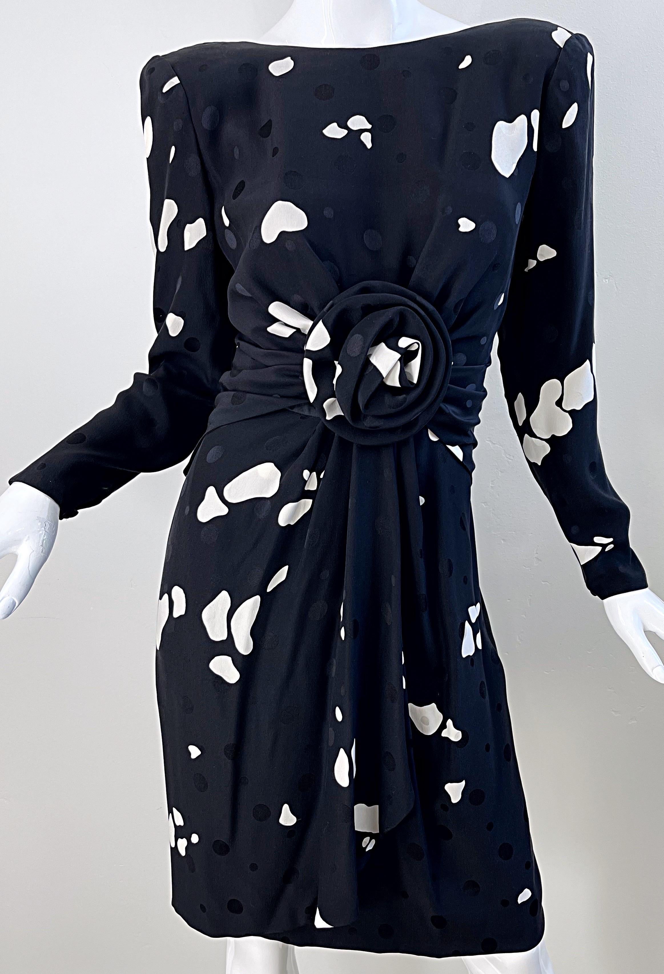 1980s Estevez Size 6 / 8 Black and White Abstract Print Vintage 80s Silk Dress For Sale 5