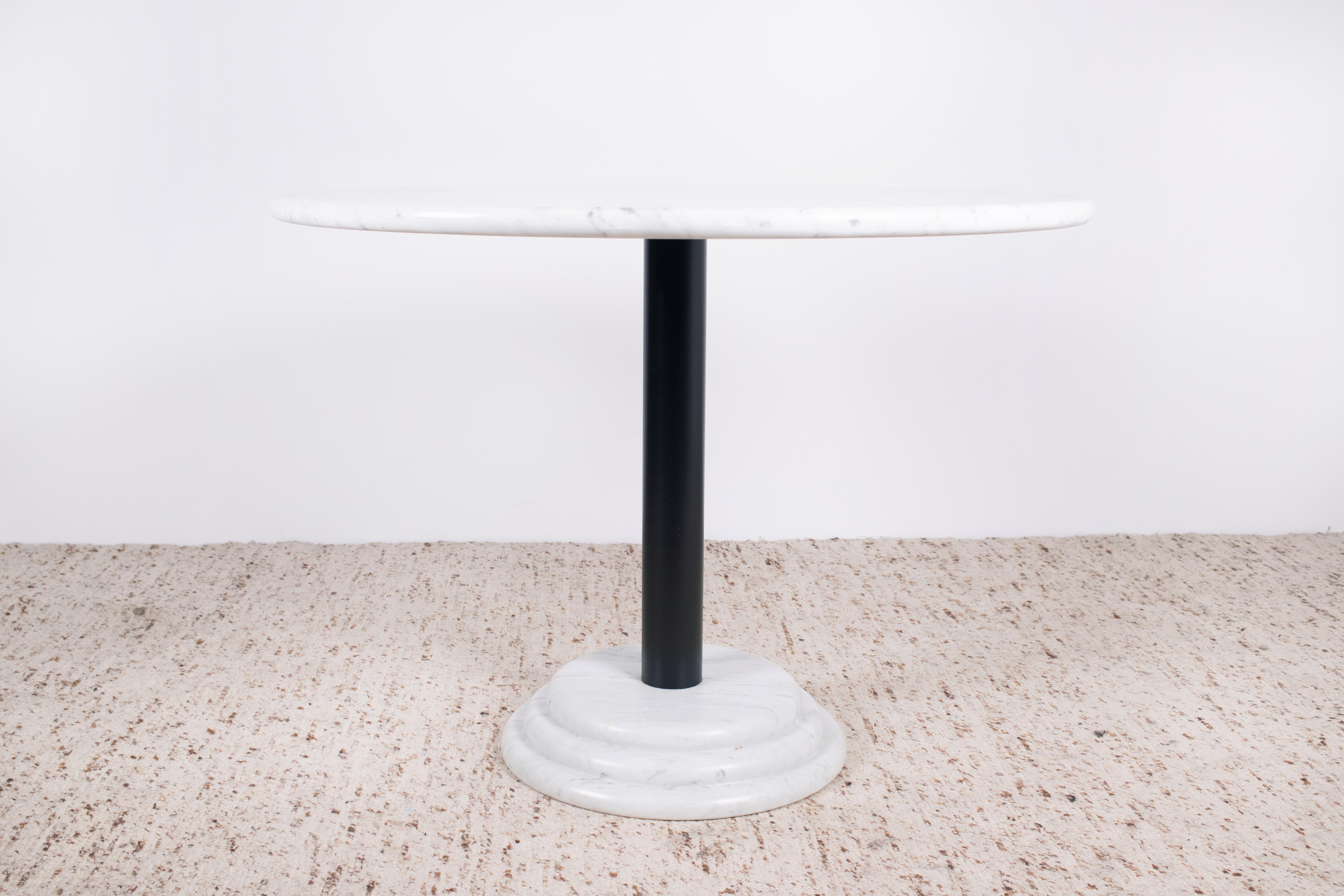 Post-Modern 1980s Ettore Sottsass Attributed Round Carrara Marble Dining Table, Italy For Sale