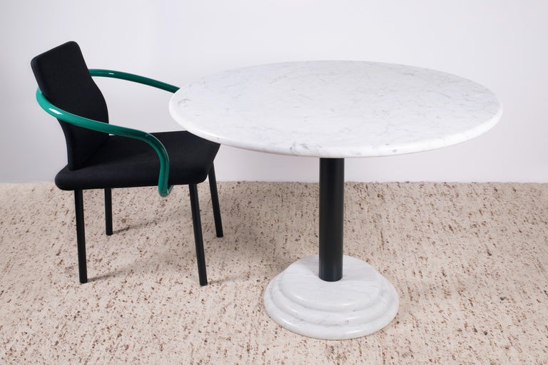 Italian 1980s Ettore Sottsass Attributed Round Carrara Marble Dining Table, Italy For Sale