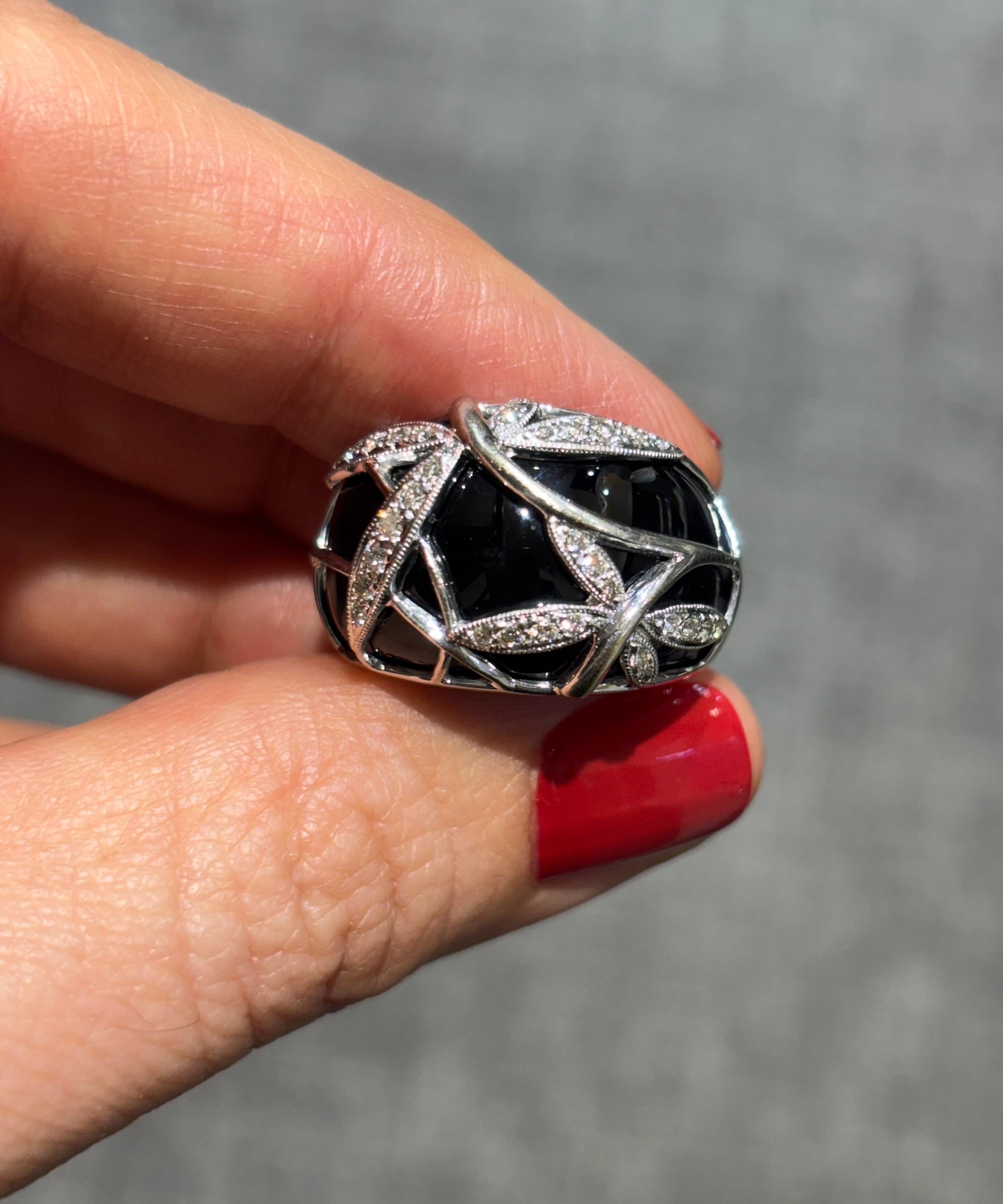 Anello europeo anni '80 in oro 18k, onice e diamanti In condizioni buone in vendita a London, GB