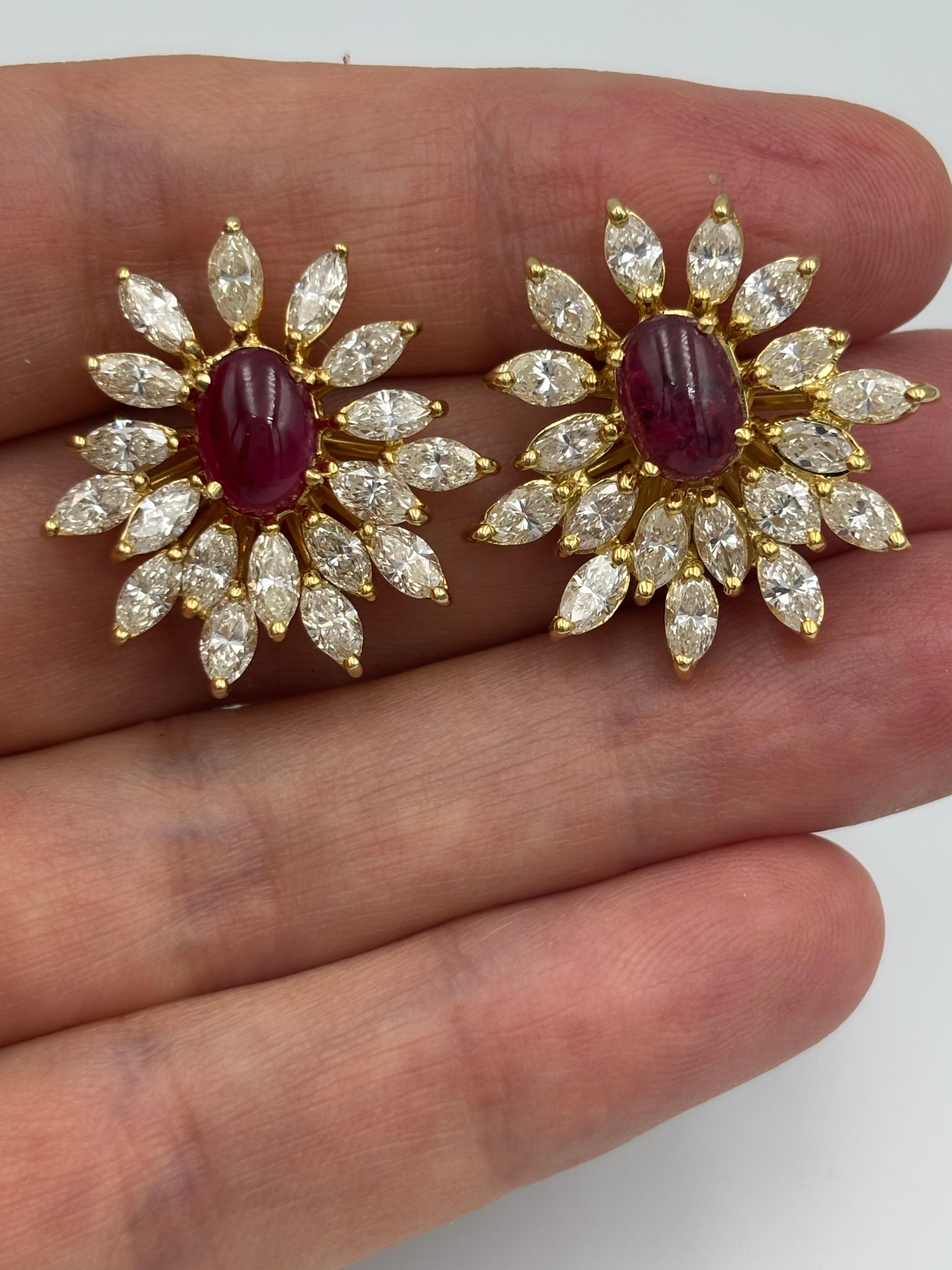 Taille Marquise Boucles d'oreilles européennes des années 1980 en rubis cabochon et diamants marquises en vente