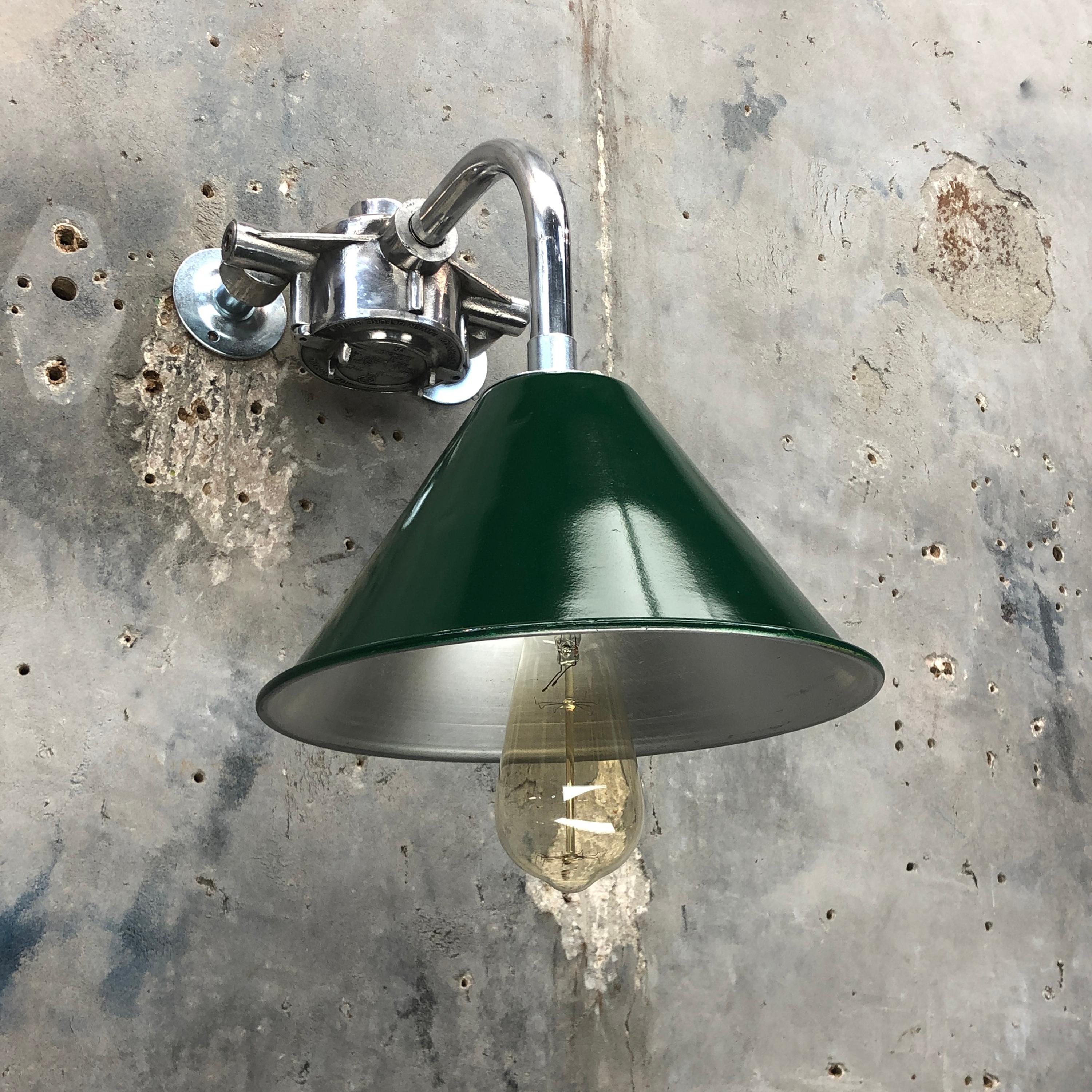 1980s Ex British Army Lamp Shade and Galvanized Steel Short Reach Cantilever In Excellent Condition For Sale In Leicester, Leicestershire