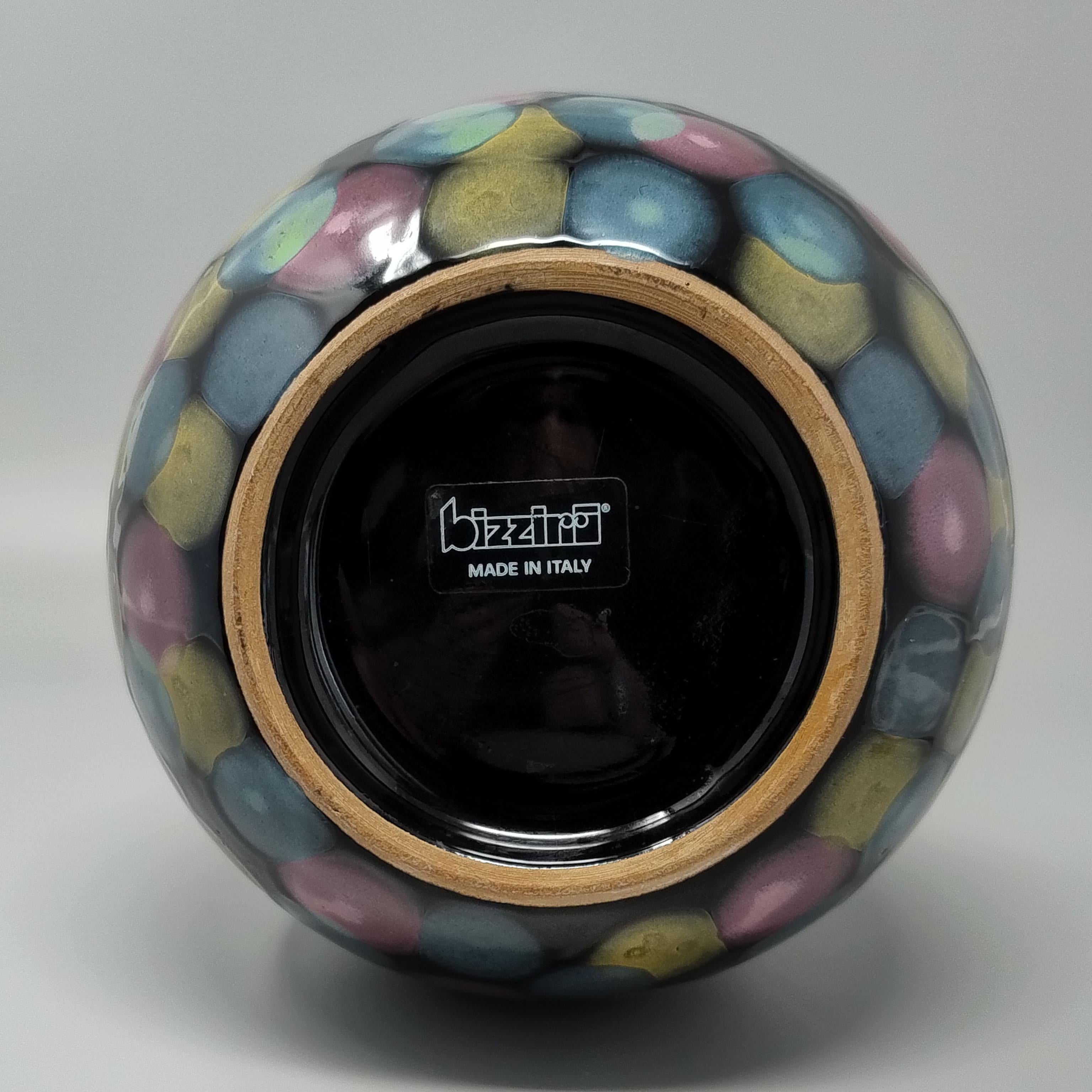 Fin du 20e siècle Exquis vase polychrome fabriqué à la main en céramique par Bizzirri, des années 1980. Fabriquée en Ita en vente