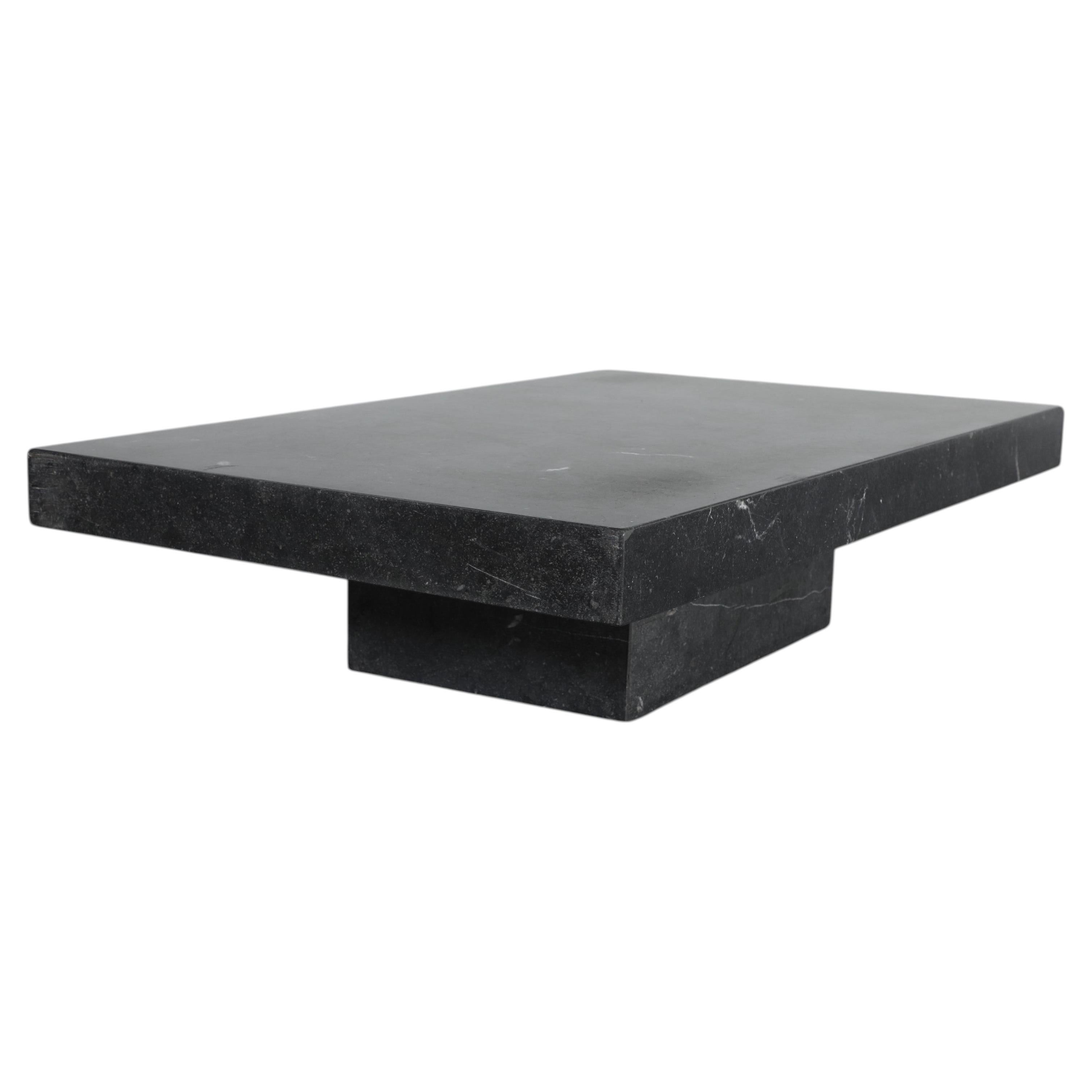 1980 Extra-Large Granite Coffee Table with Pedestal Base (Table à café en granit extra-large avec base à piédestal)