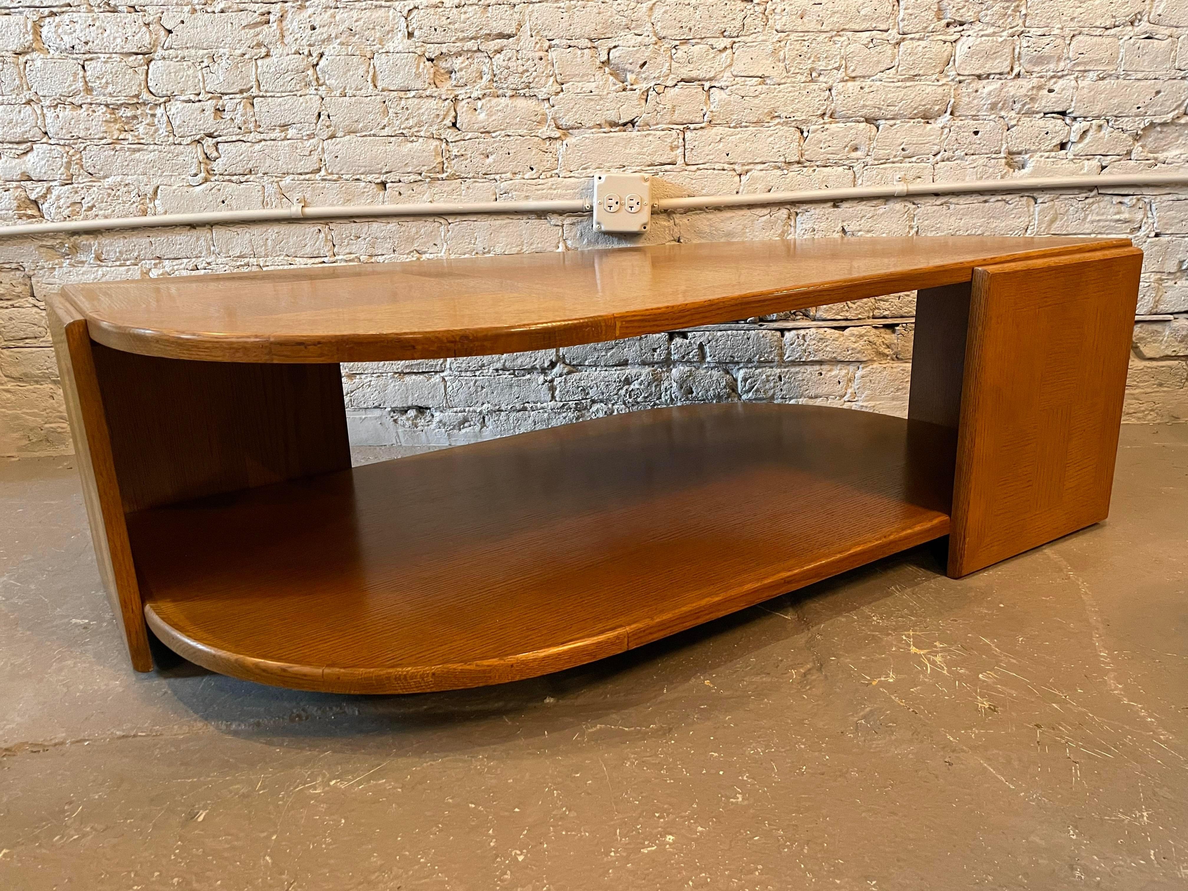 1980s Eye Shaped Wood Coffee Table Postmodern In Good Condition In Chicago, IL