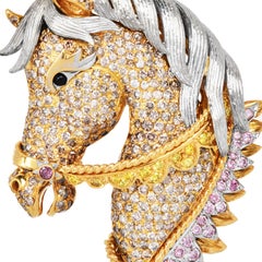 Ciondolo a forma di cavallo in oro 18 carati e platino con diamante fantasia degli anni '80