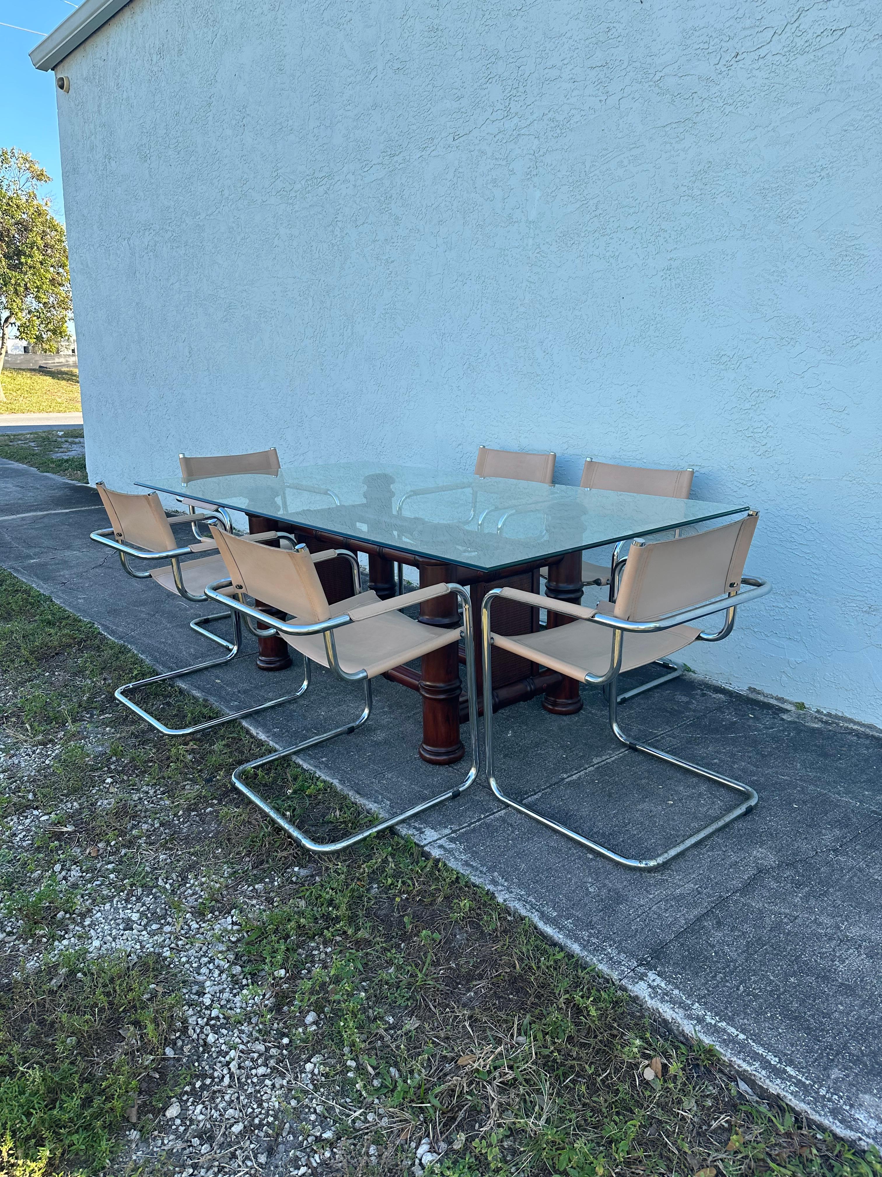 Mesa de comedor de bambú sintético y cristal de caña de los años 80 en venta 4