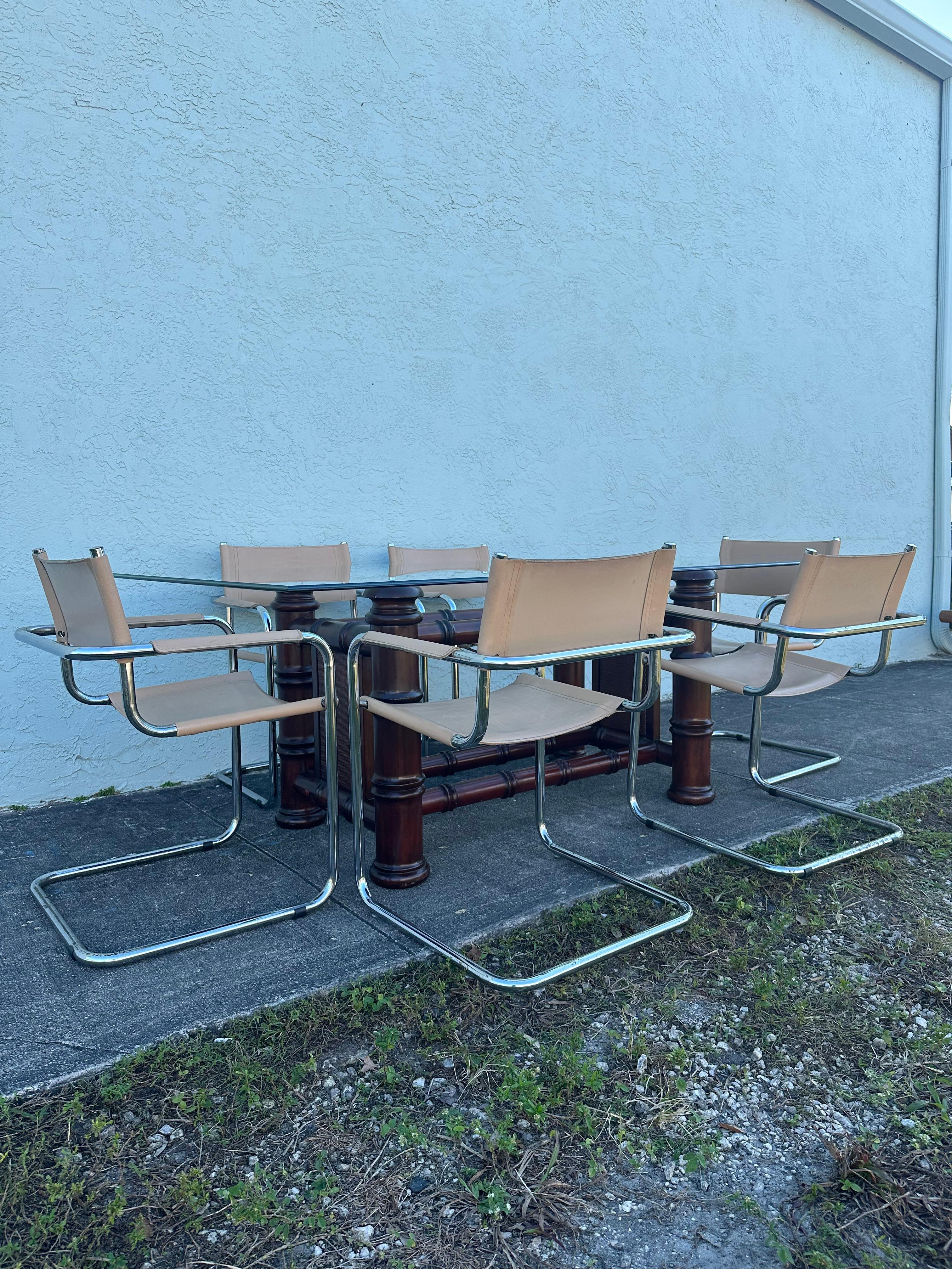 Mesa de comedor de bambú sintético y cristal de caña de los años 80 en venta 5