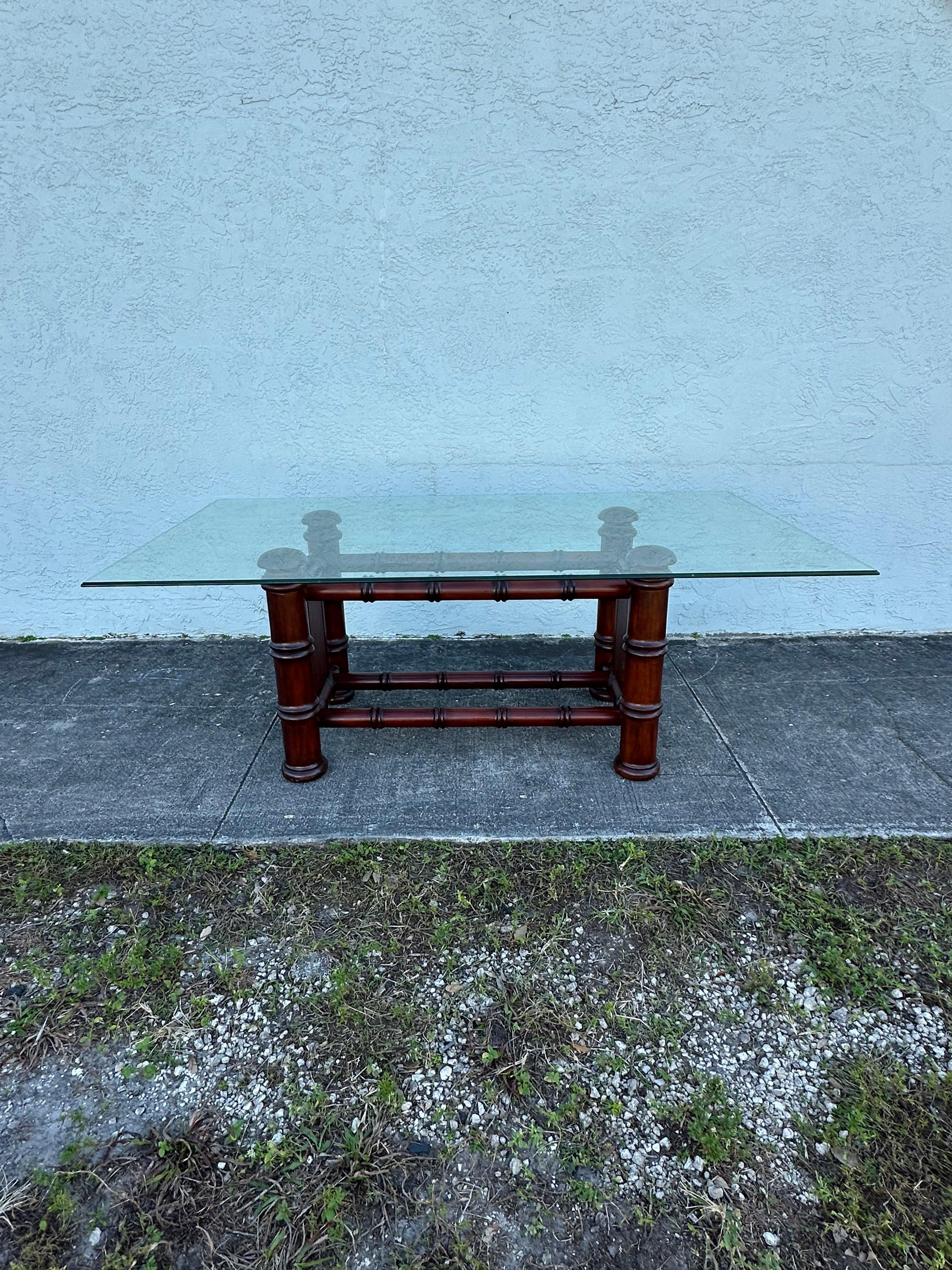 Mesa de comedor de bambú sintético y cristal de caña de los años 80 Bohemio en venta