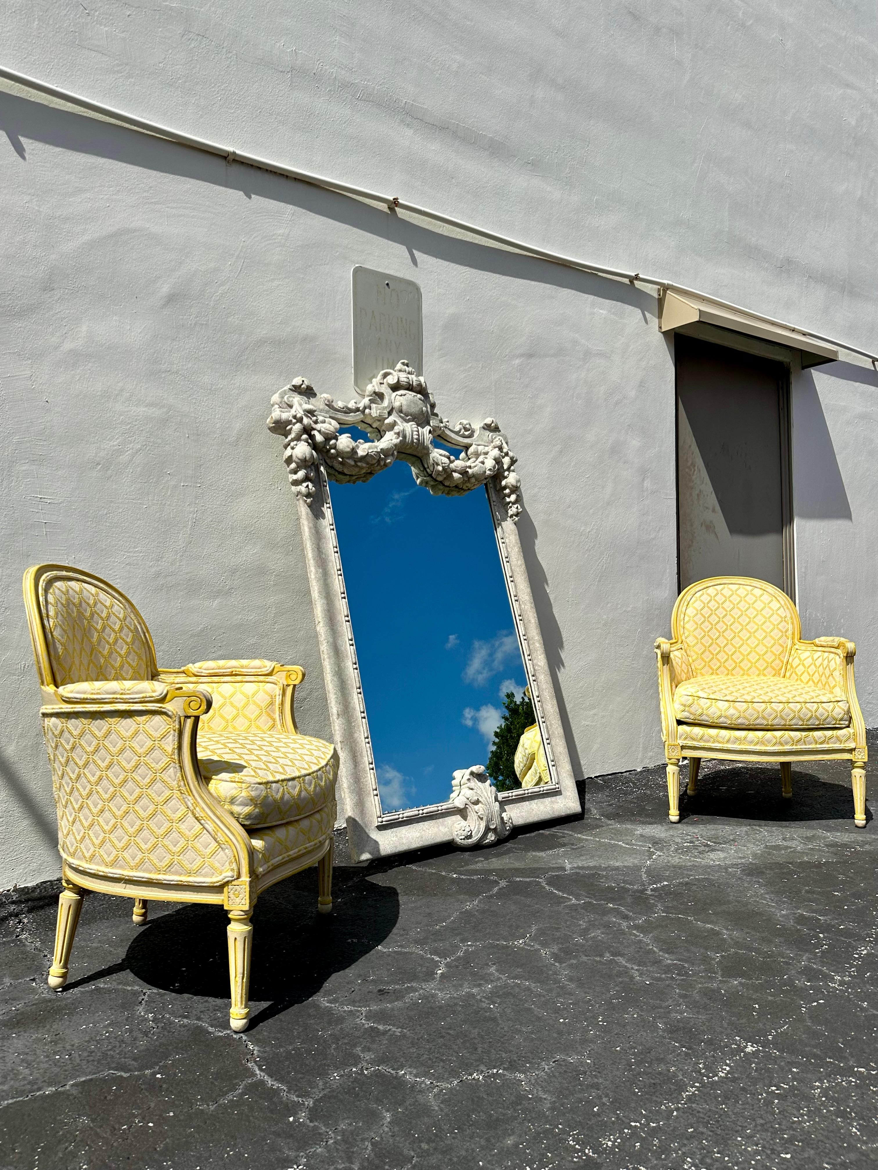 Espejo de pared con espuma floral de imitación piedra de los años 80 en Bueno estado para la venta en Fort Lauderdale, FL