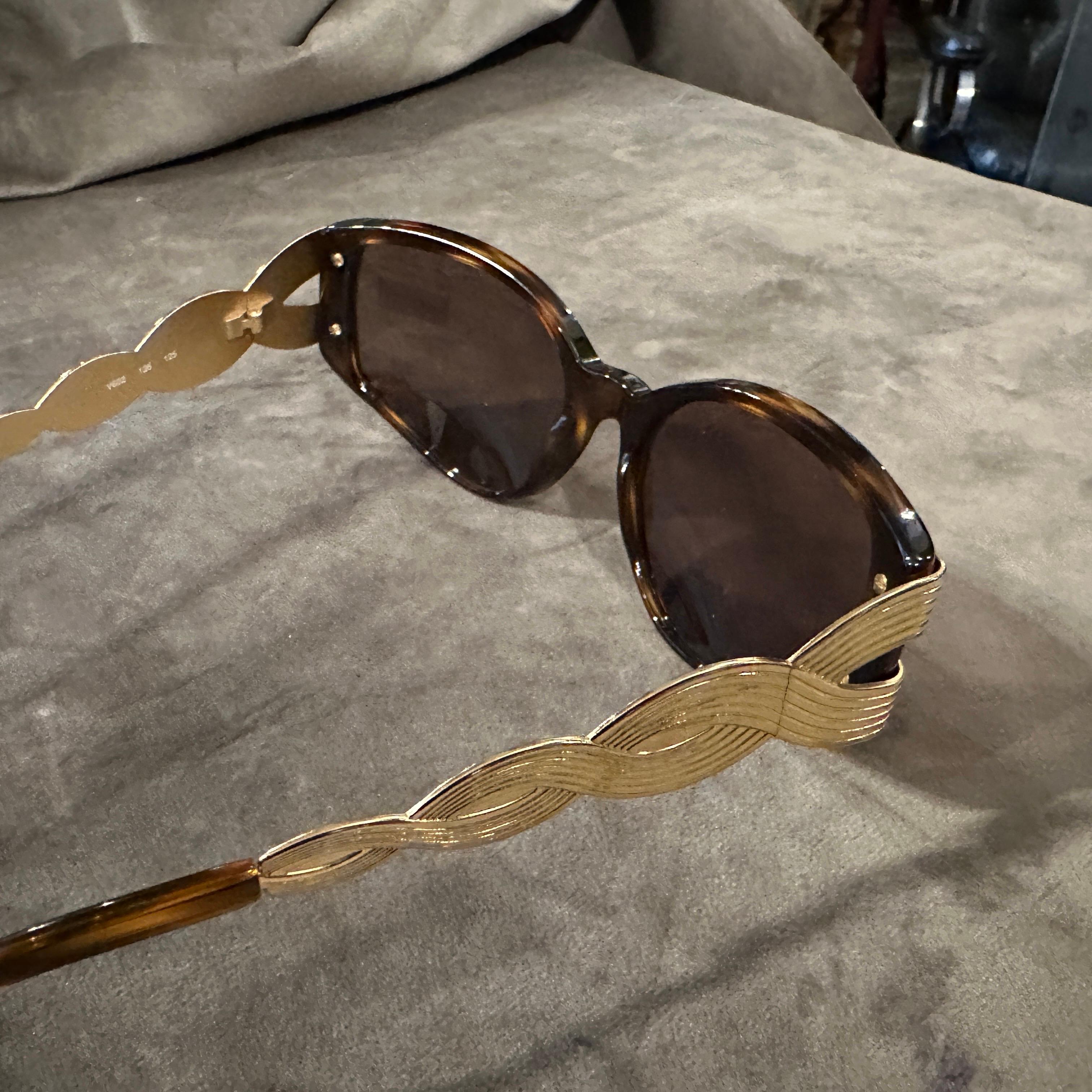 1980er Übergroße Sonnenbrille aus Schildpatt und Messing von Valentino Damen im Angebot