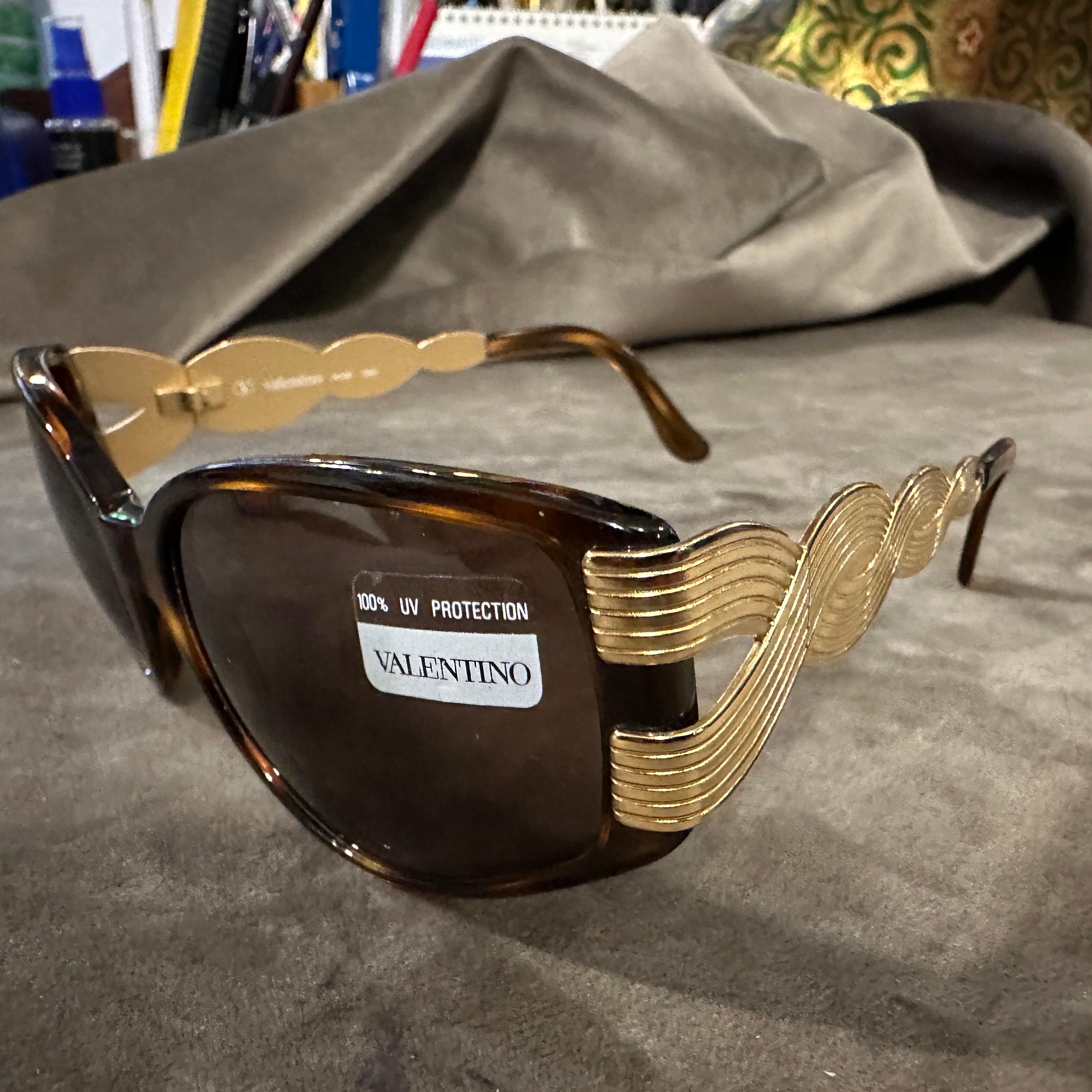 1980er Übergroße Sonnenbrille aus Schildpatt und Messing von Valentino im Angebot 2