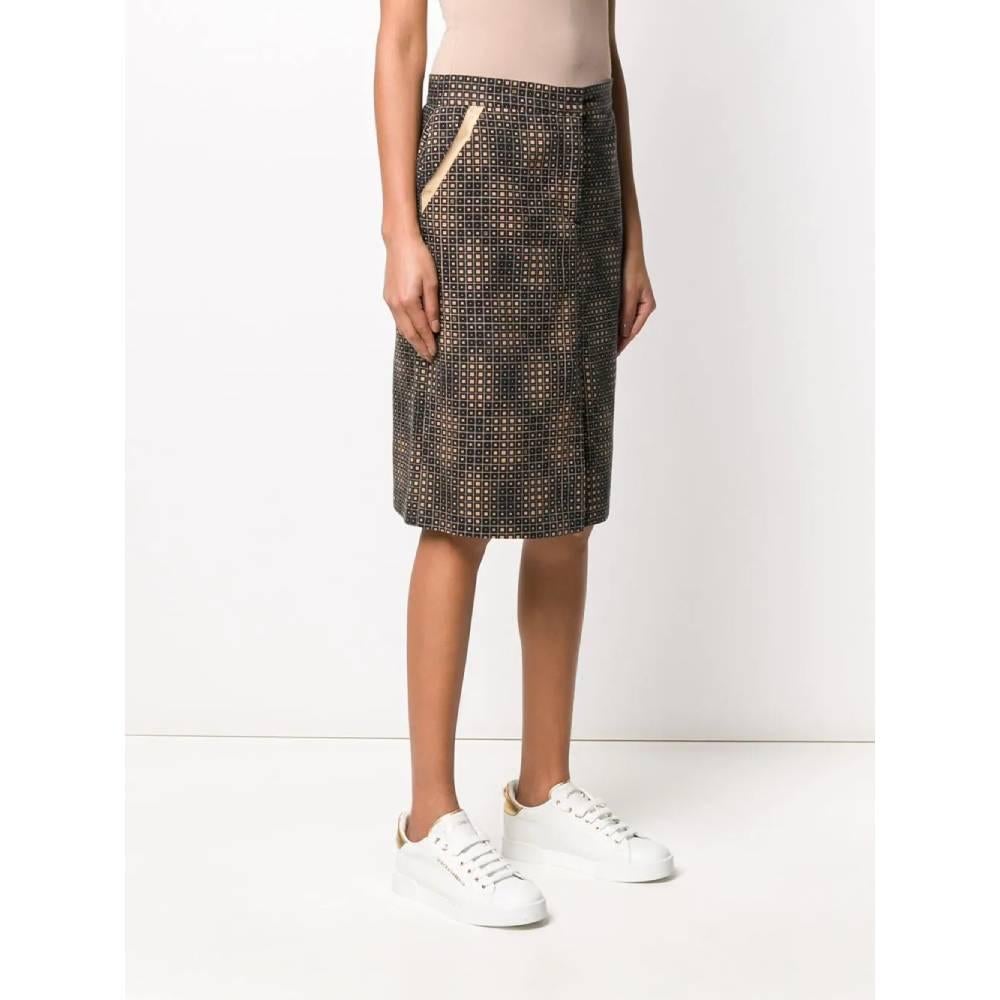 Fendi straight skirt in black and beige cotton with geometric pattern. High waist, welt pockets, zip and button closure. Above the knee length with front slit.

The skirt has slight signs of wear on the pockets as shown in the pictures.
Year: