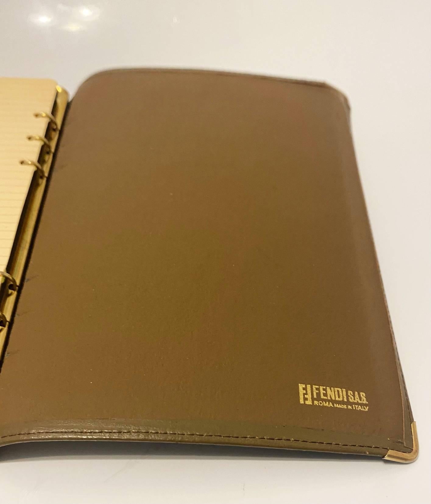 1980er Fendi Zucca Print Braun Adressbuch im Zustand „Gut“ im Angebot in London, GB