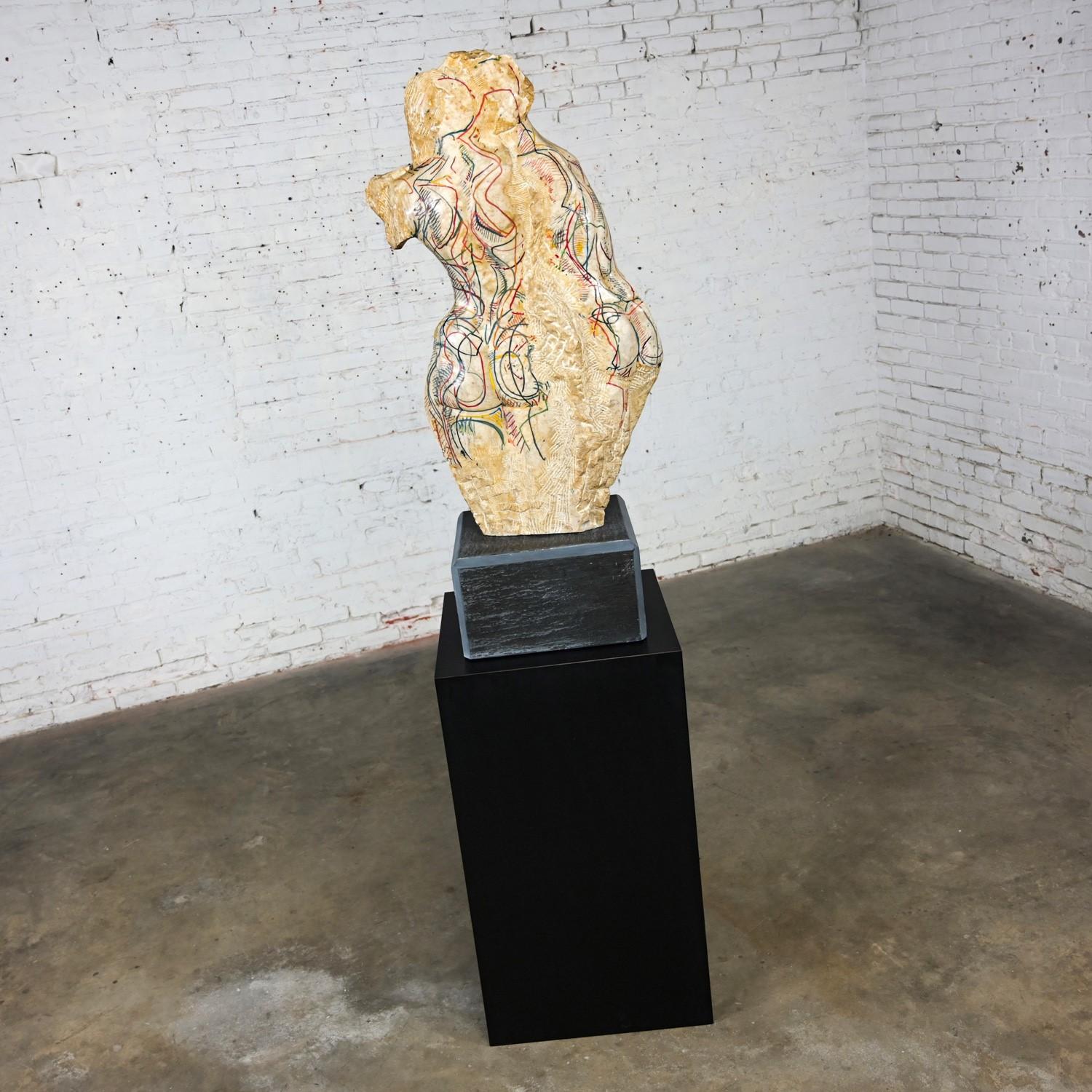 1980's Figural Large Hand Carved Marble Embracing Couple Sculpture & Slate Base  im Angebot 4