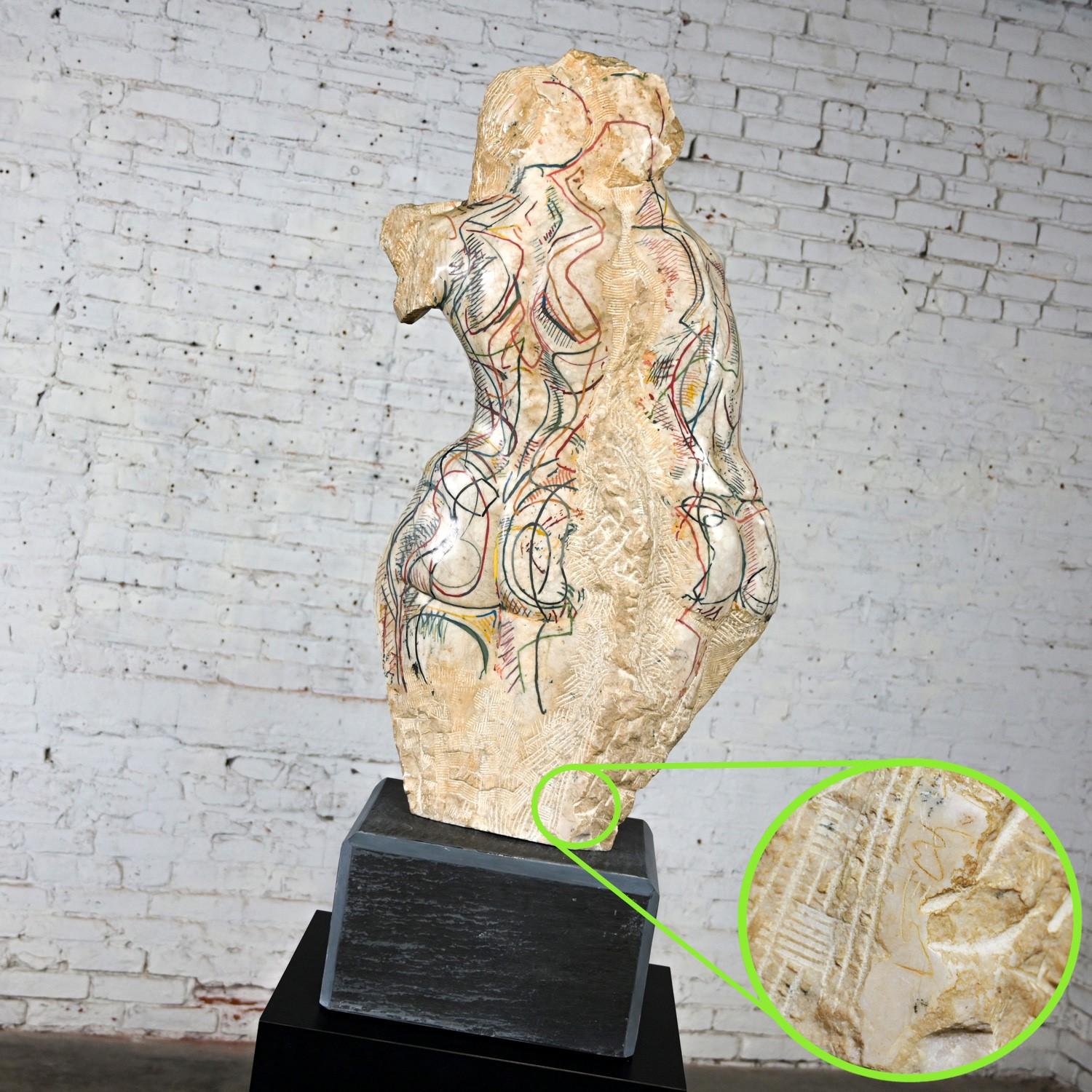 1980's Figural Large Hand Carved Marble Embracing Couple Sculpture & Slate Base  im Angebot 5