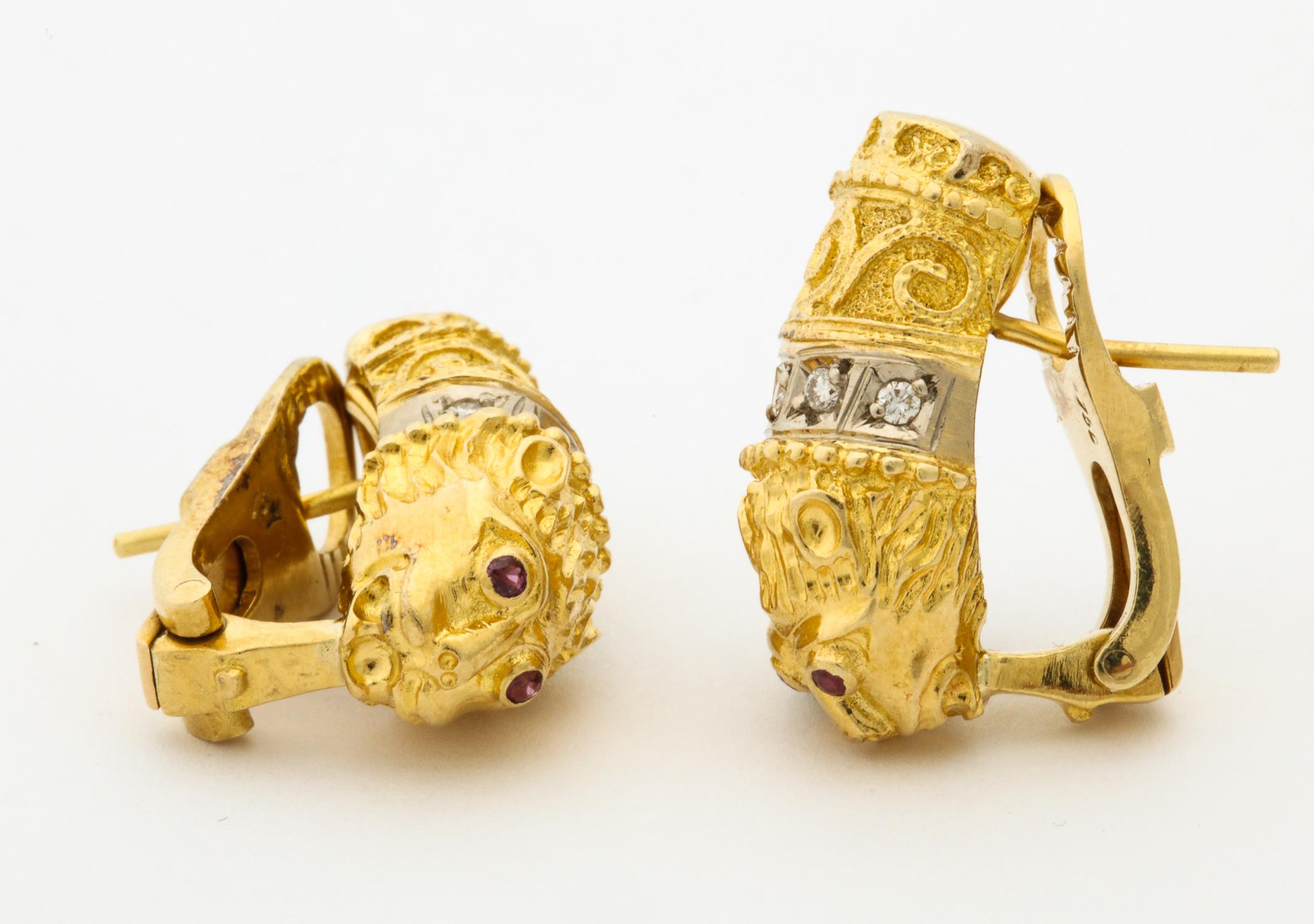 1980s Figural Lion Diamond and Ruby Textured Gold Clip-on Earrings with Posts For Sale 3