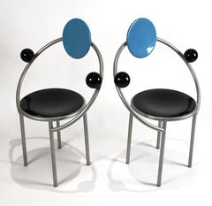 les "premières chaises" des années 1980 du designer Michele De Lucchi de Memphis Milano