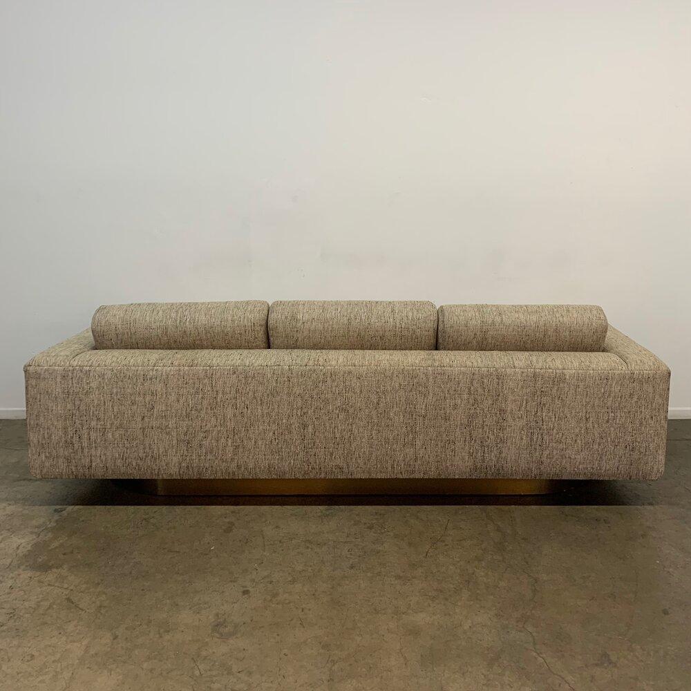 1980s Floating Sofa in Soft Grey Tweed In Good Condition In Los Angeles, CA