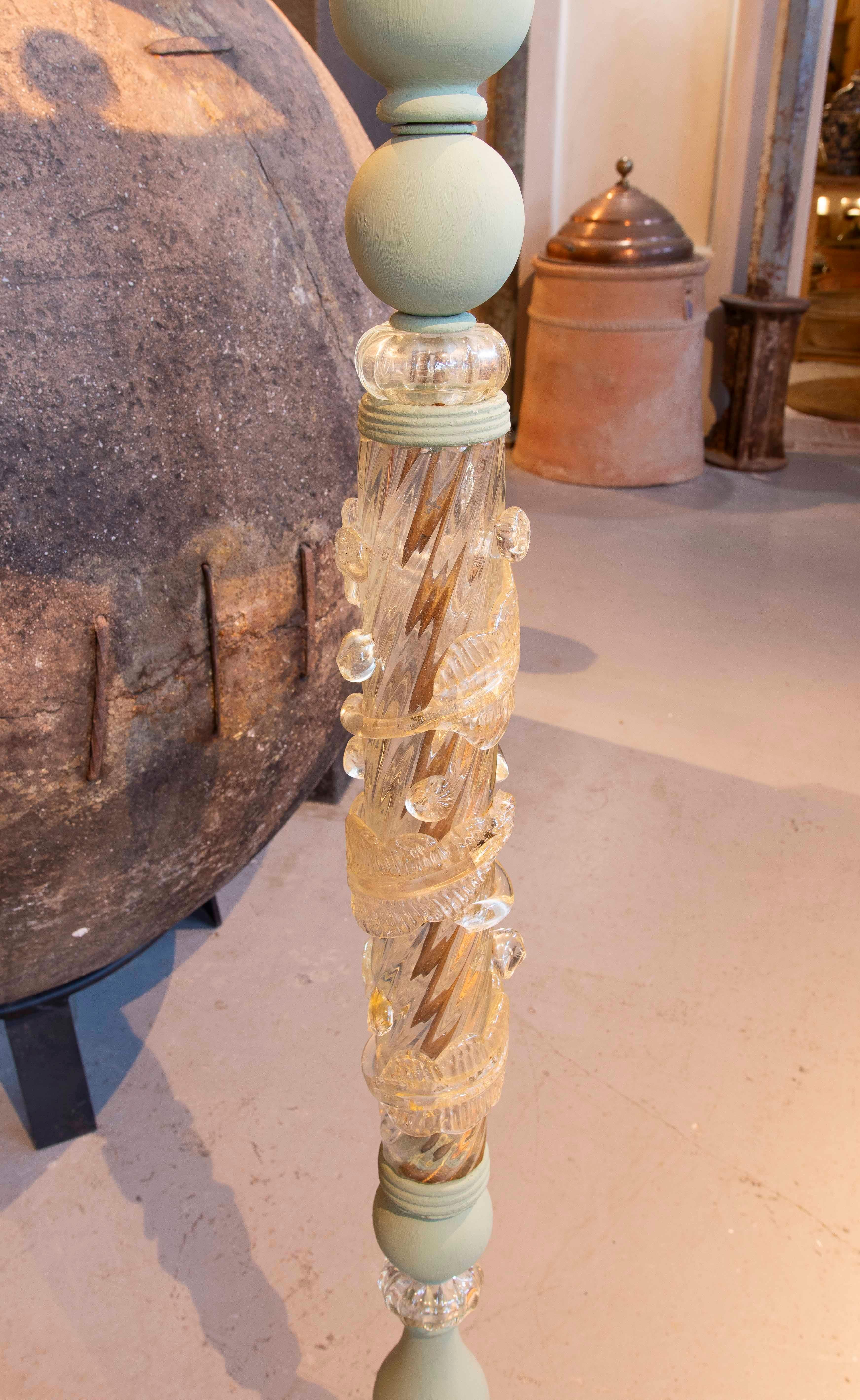 Lámpara de pie de los años 80 con base y detalles de cristal tallado de Murano (Italia) Italiano en venta