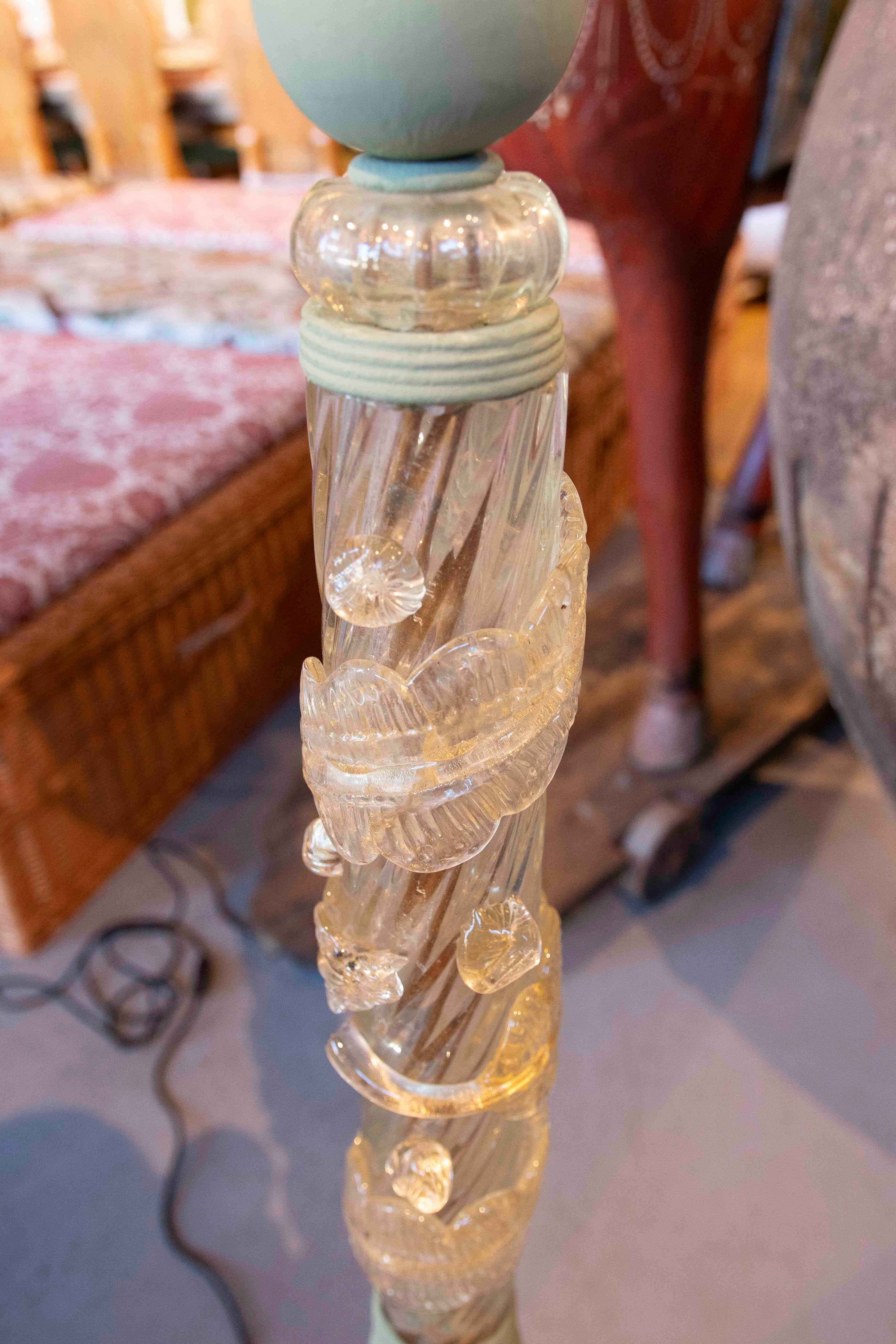 Lámpara de pie de los años 80 con base y detalles de cristal tallado de Murano (Italia) en venta 3