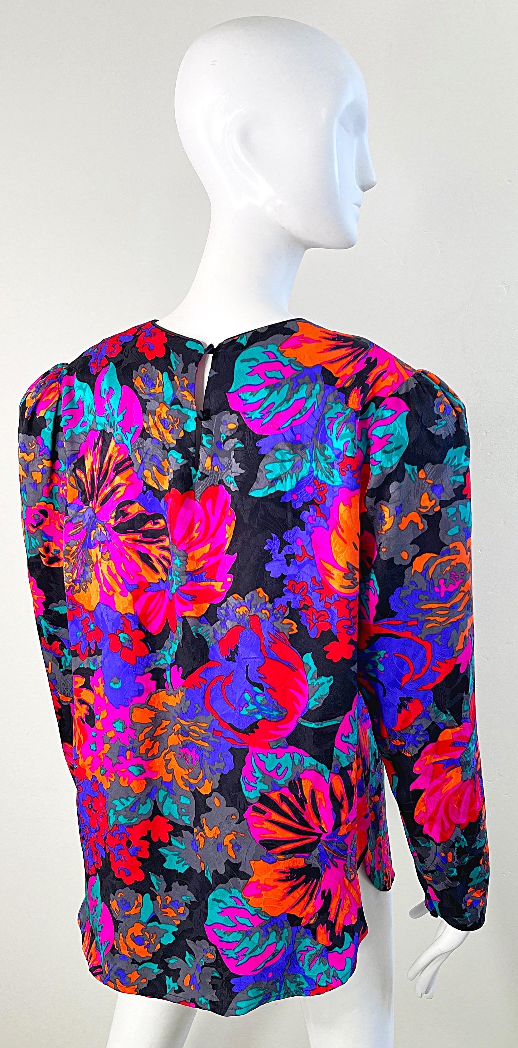 1980s Flora Kung Size 12 Hibiscus Tropical Bright Color Hawaiian Vintage Blouse  In Excellent Condition For Sale In San Diego, CA