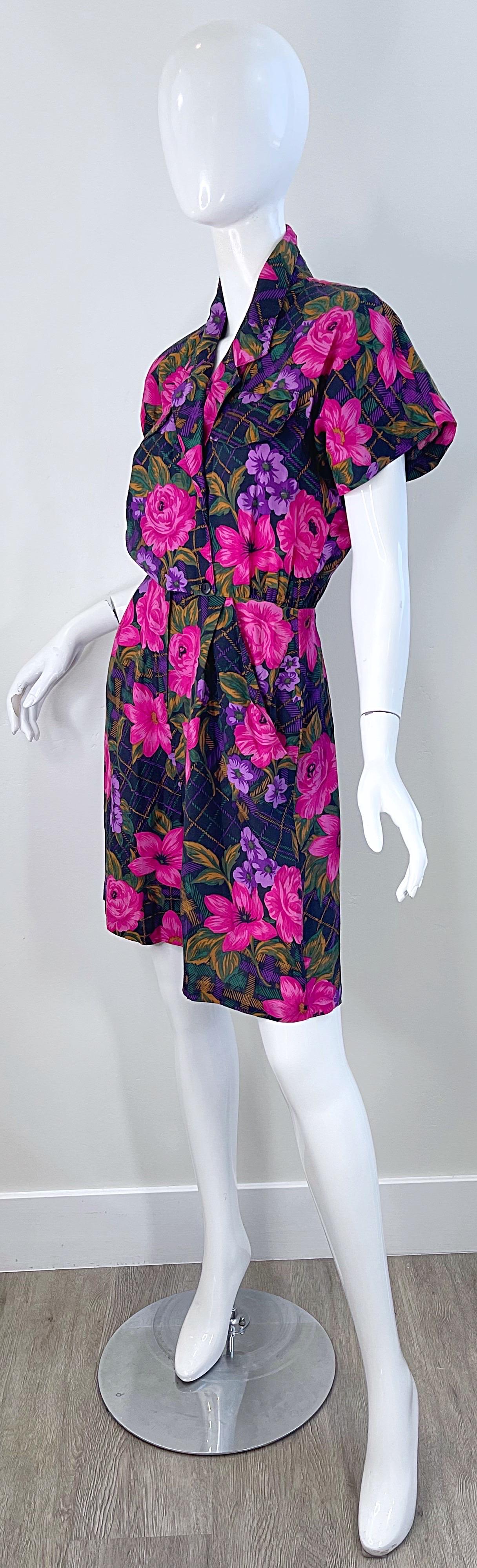 1980er Jahre Vintage 80er Jahre Blume und karierter Druck Rosa + Lila Kurzarm-Strampler  im Angebot 3