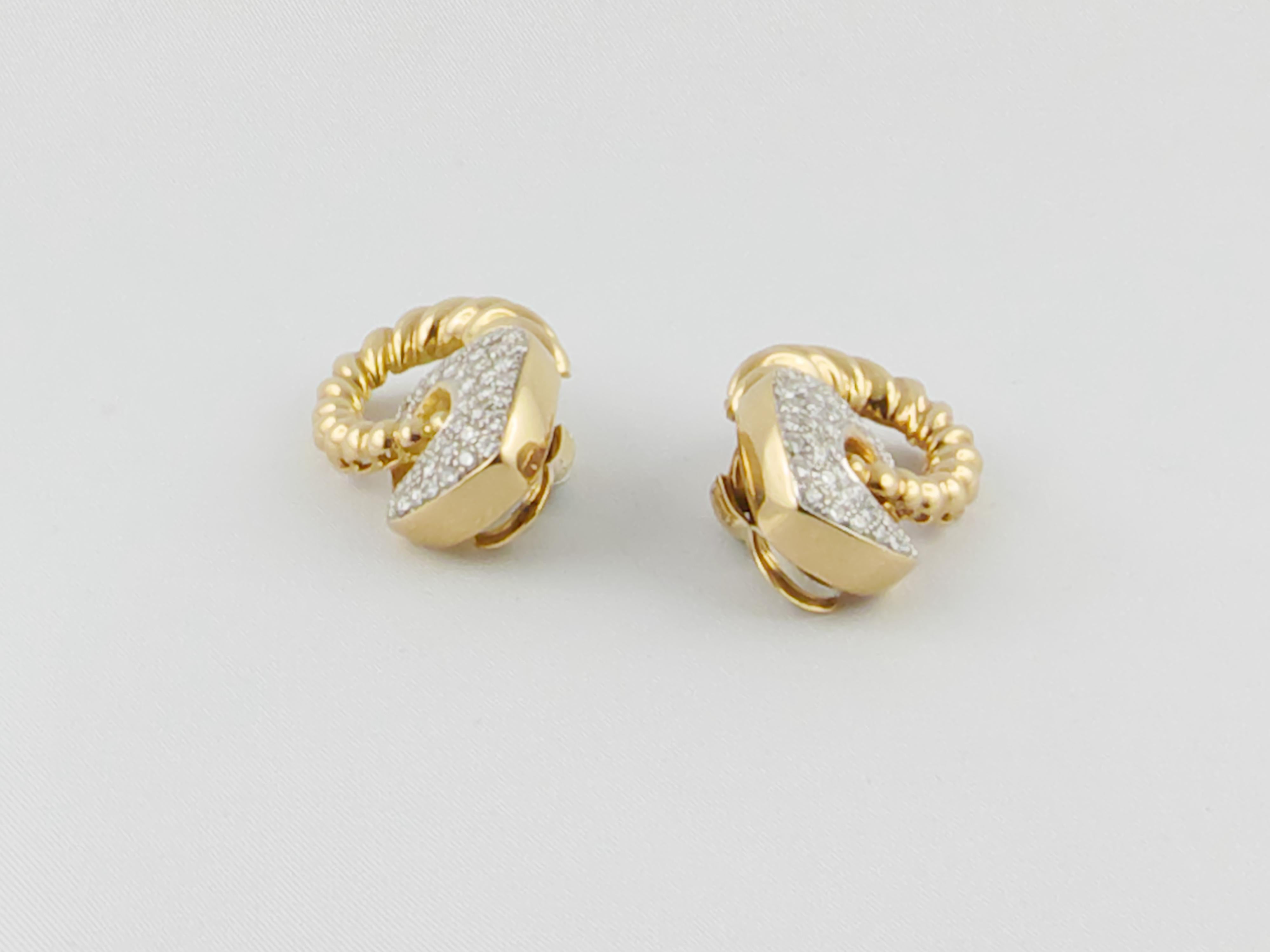1980s Fluted 18 karat Gold and Diamond Italian Earrings In Good Condition In Torino, IT