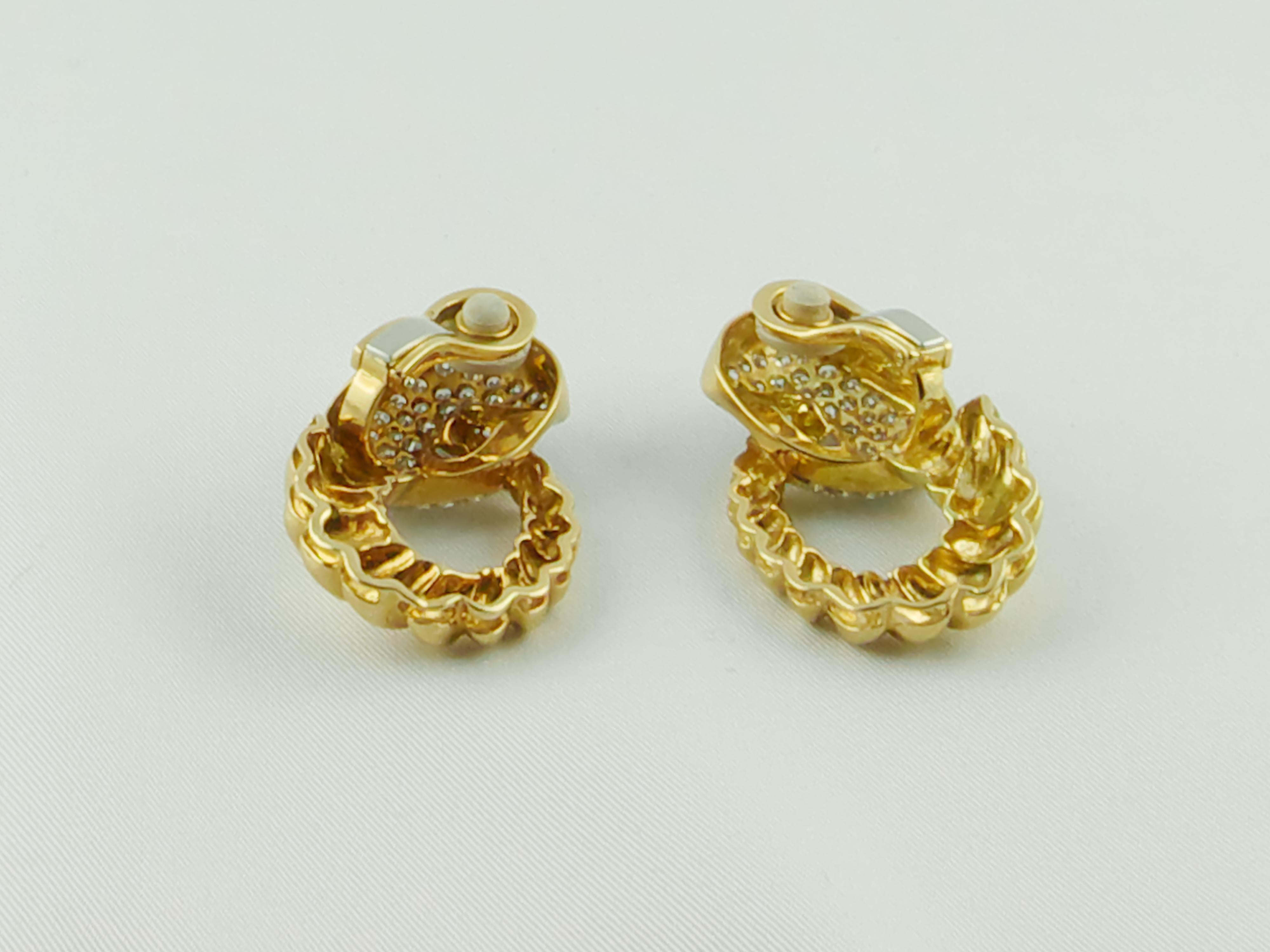 Women's 1980s Fluted 18 karat Gold and Diamond Italian Earrings