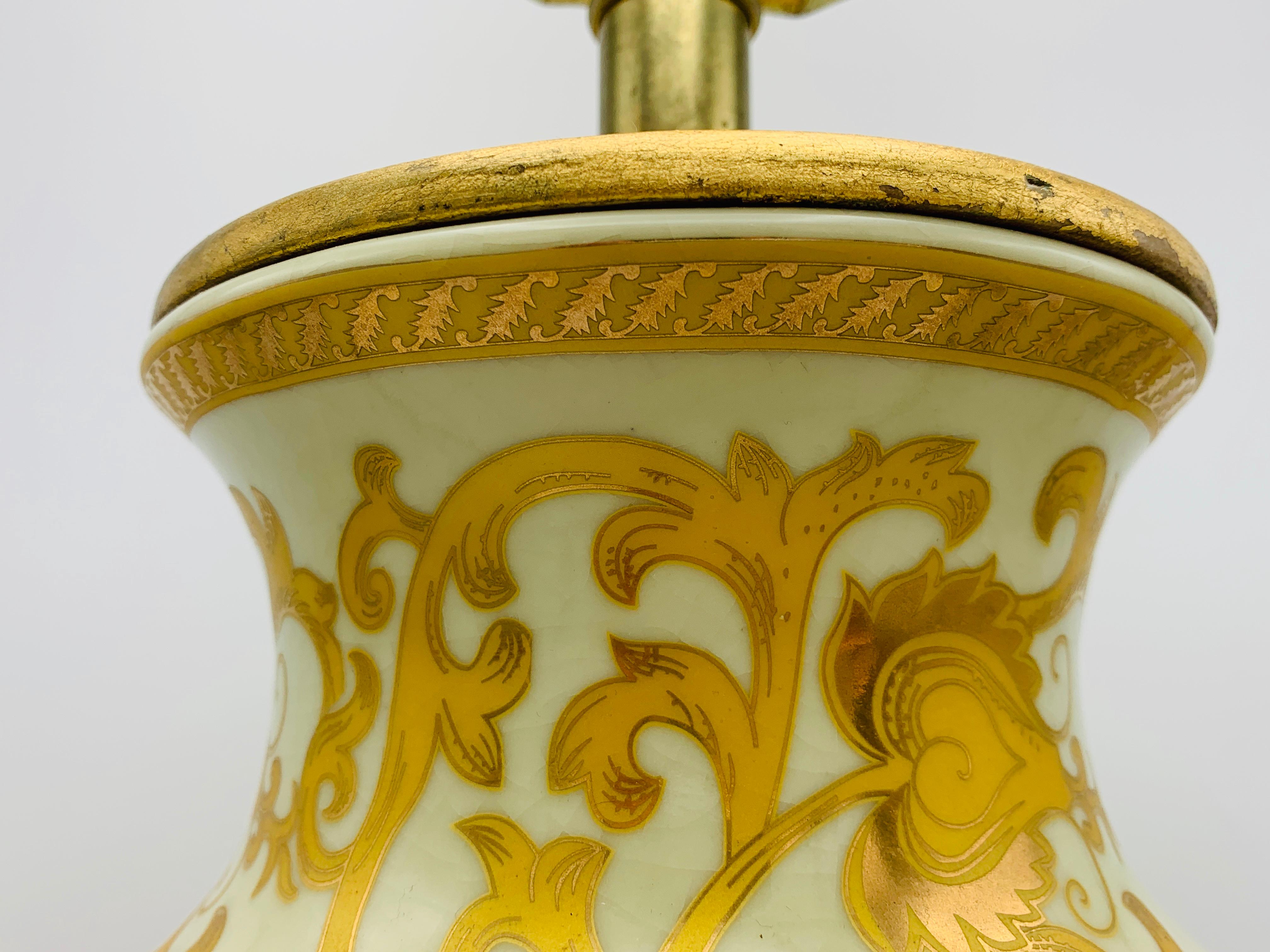 American 1980s Frederick Cooper Gold Damask Urn Lamp with Gilt Detailing For Sale
