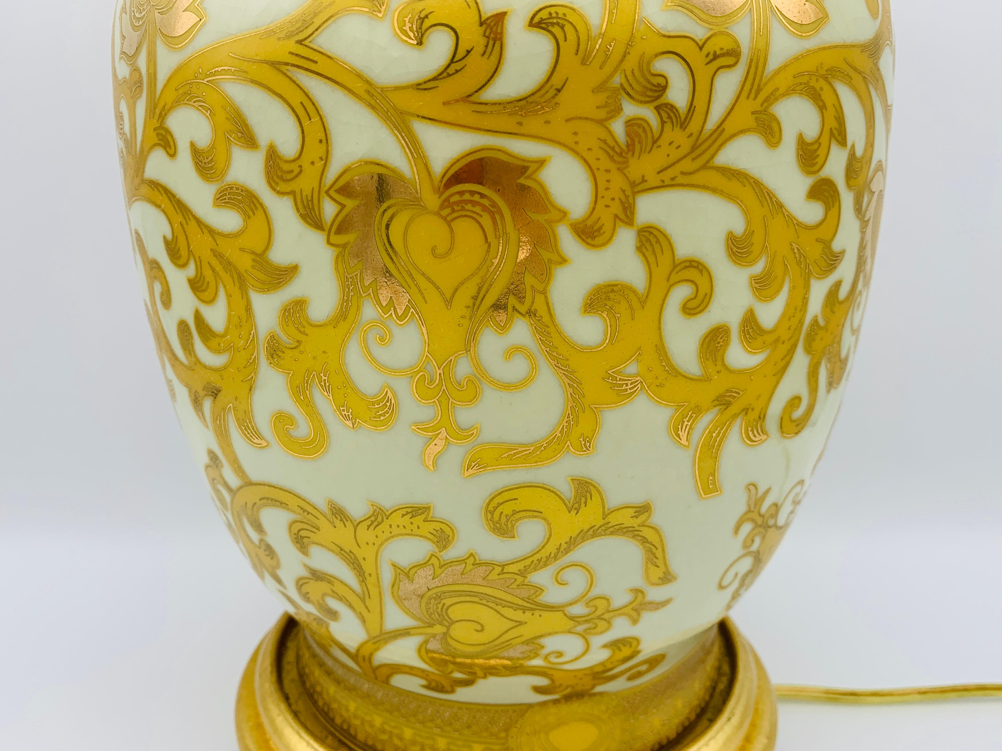 20th Century 1980s Frederick Cooper Gold Damask Urn Lamp with Gilt Detailing For Sale