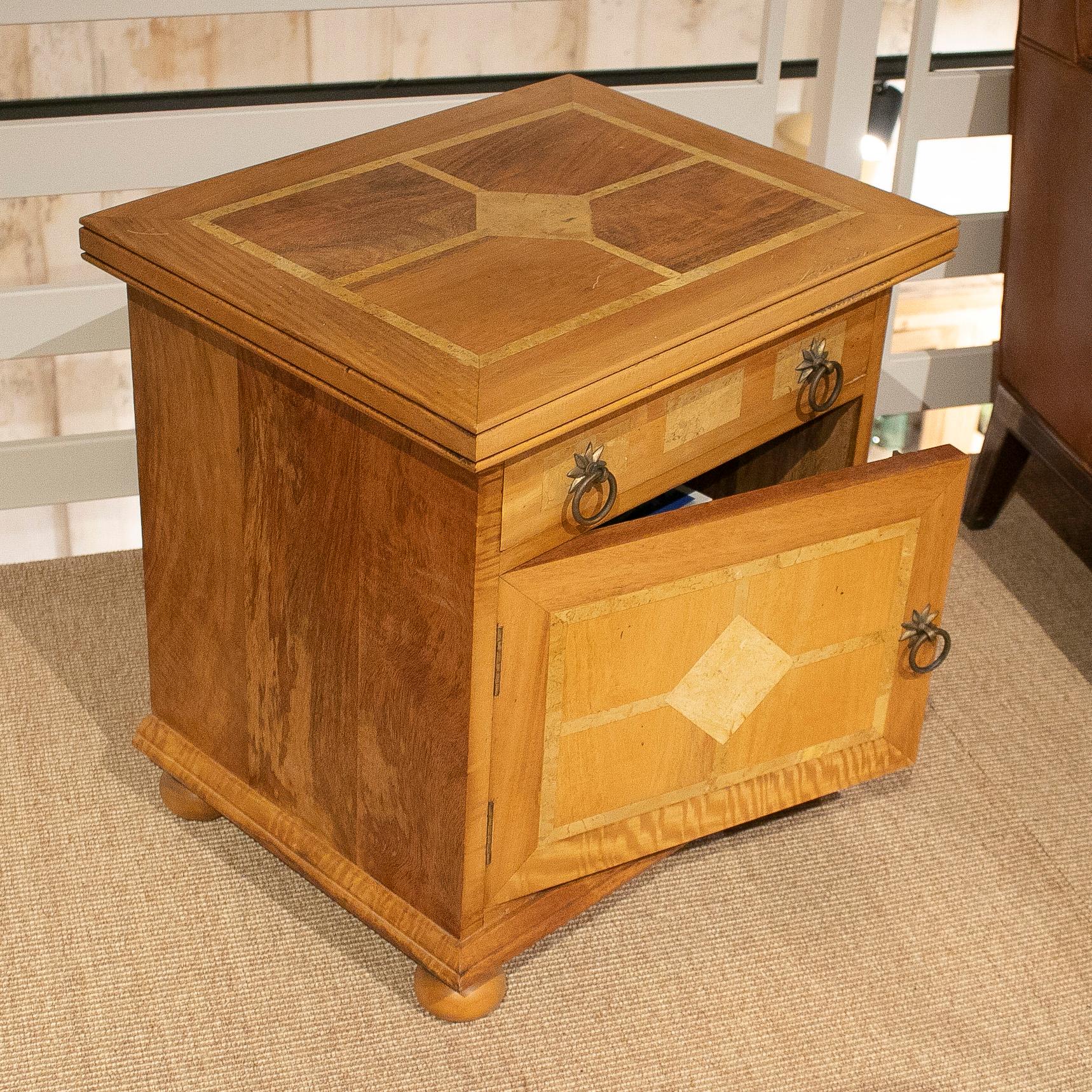 1980s French 1-Drawer 1-Door Two Tone Wooden Side Table For Sale 2