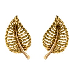 1980s French 18 Karat Yellow Gold Leaf Shaped Clip Earrings