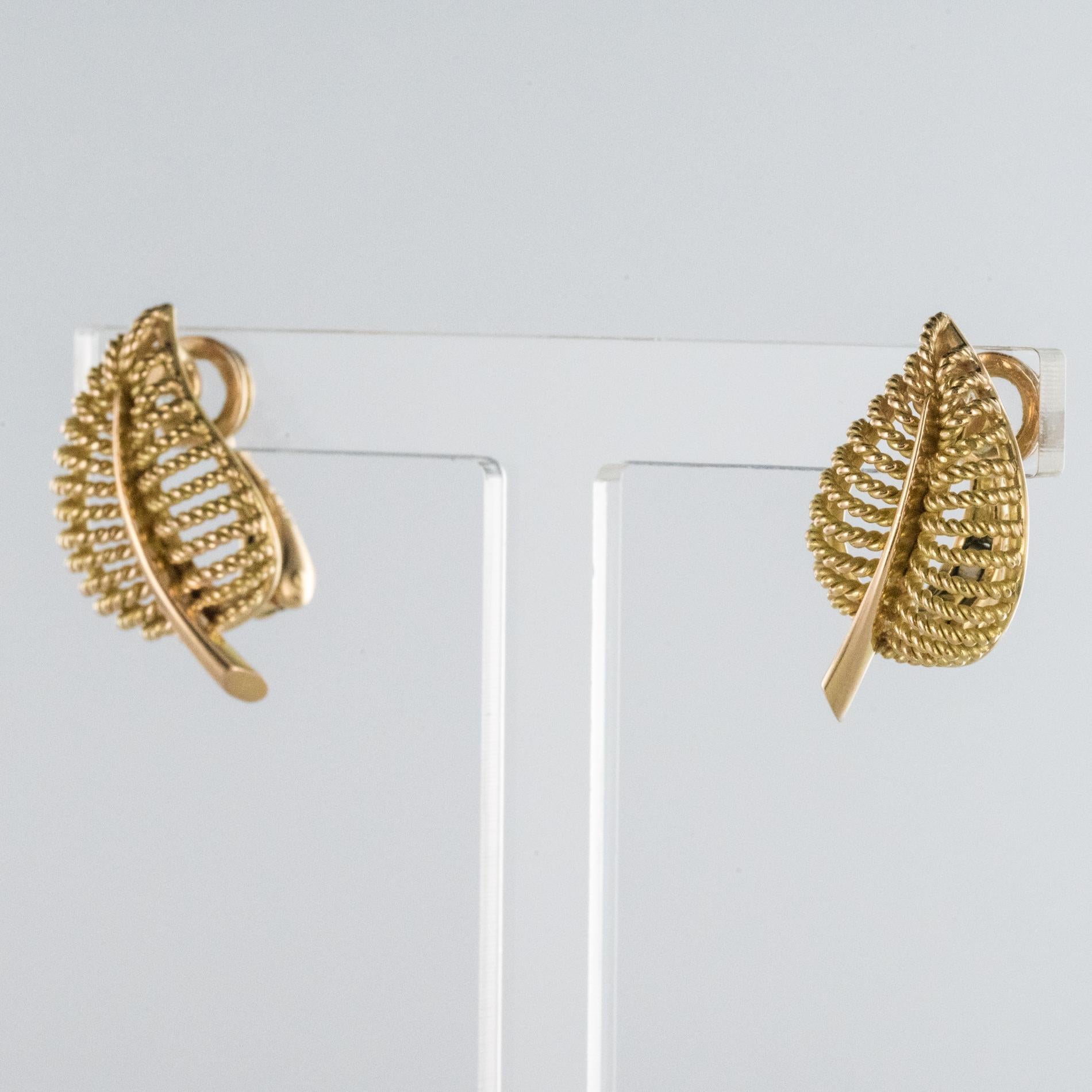 Retro 1980s French 18 Karat Yellow Gold Leaf Shaped Clip Earrings For Sale