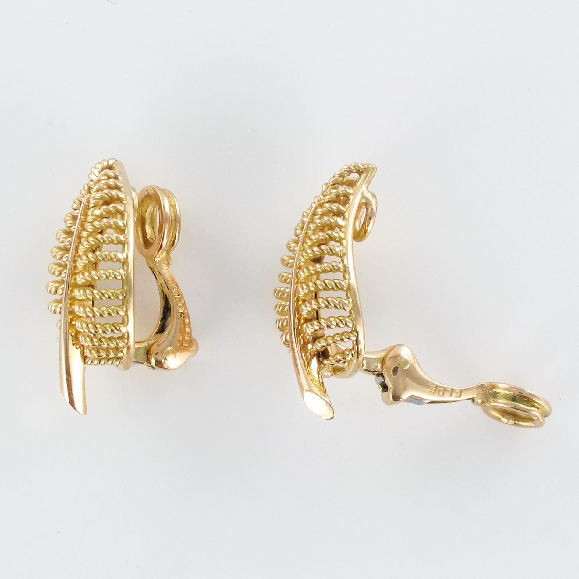 1980s French 18 Karat Yellow Gold Leaf Shaped Clip Earrings For Sale 4