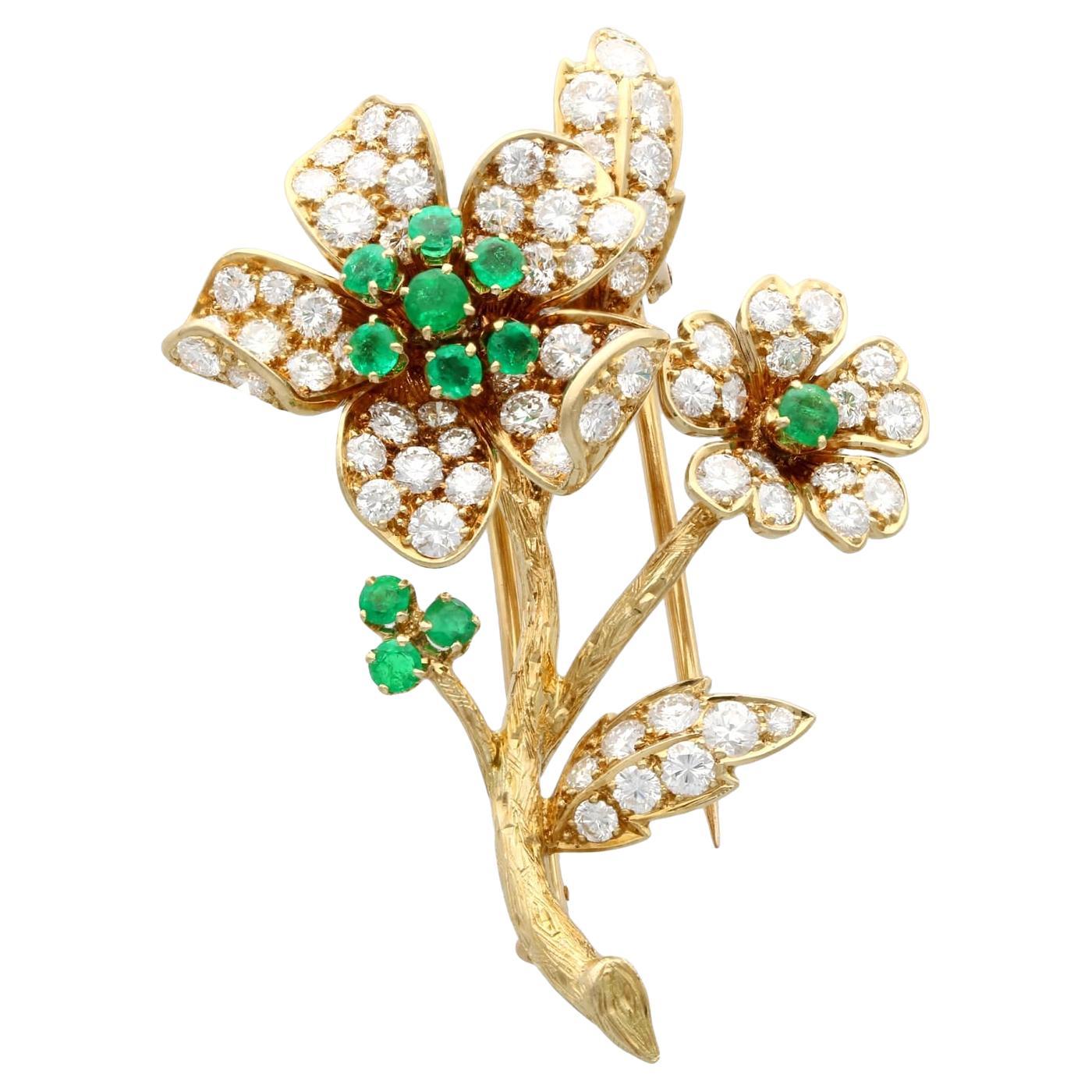 1980s French 2.90 Carat Diamond and Emerald Yellow Gold Brooch For Sale