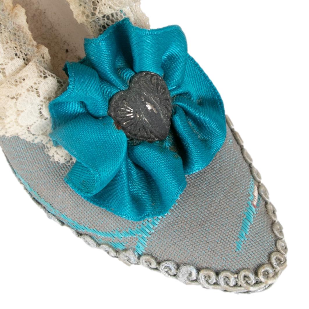 1980s French Antique Handmade Miniature Shoe Made of Silk and Fabric For Sale 3
