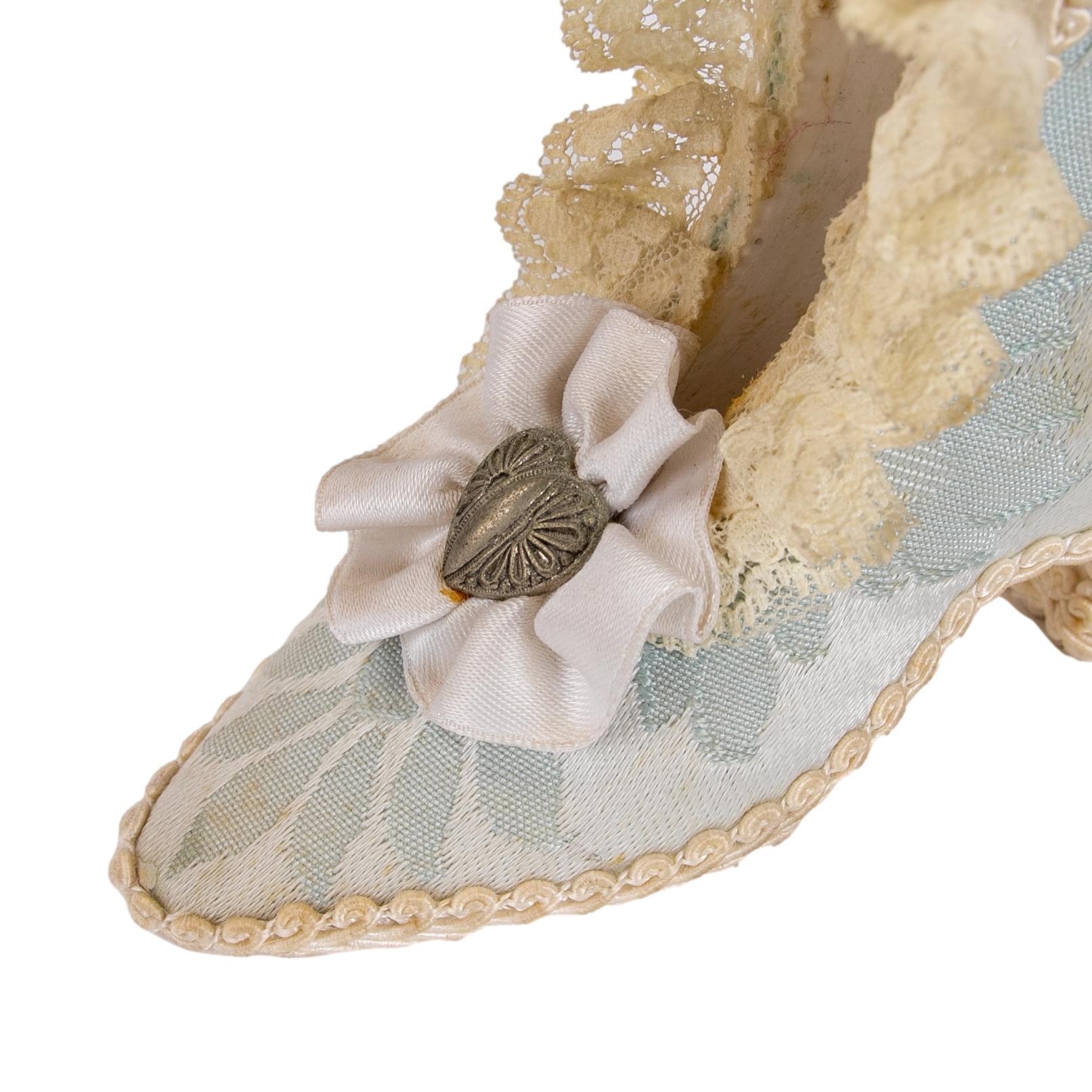 1980s French Antique Handmade Miniature Shoe Made of Silk and Fabric For Sale 6