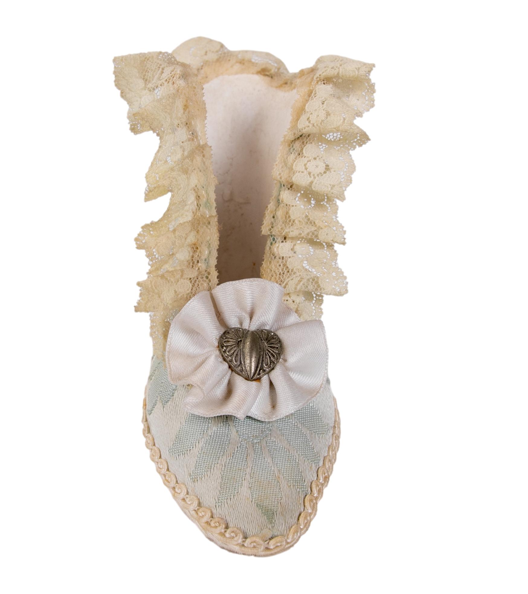 1980s French Antique Handmade Miniature Shoe Made of Silk and Fabric In Good Condition For Sale In Marbella, ES