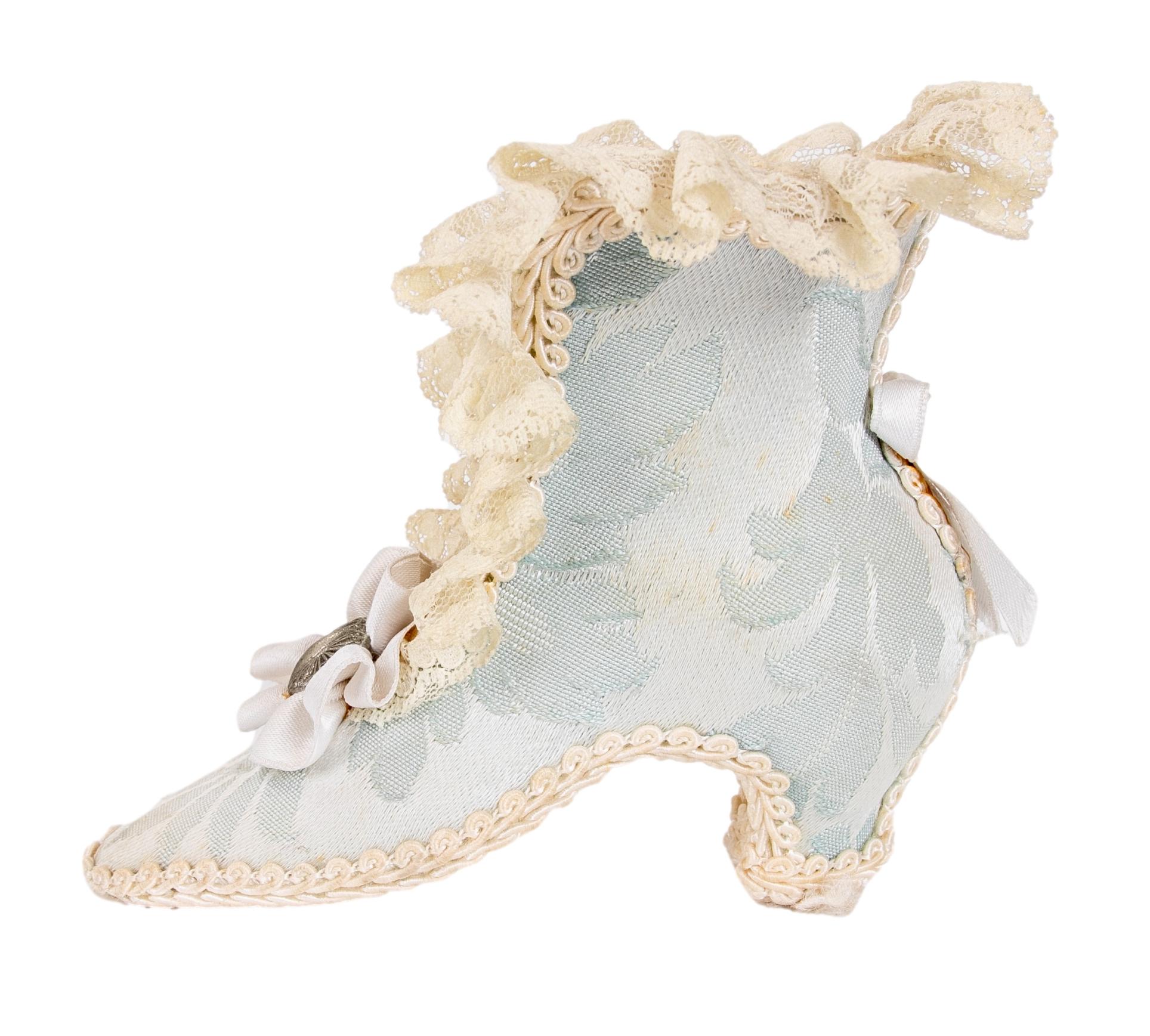 1980s French Antique Handmade Miniature Shoe Made of Silk and Fabric For Sale 2