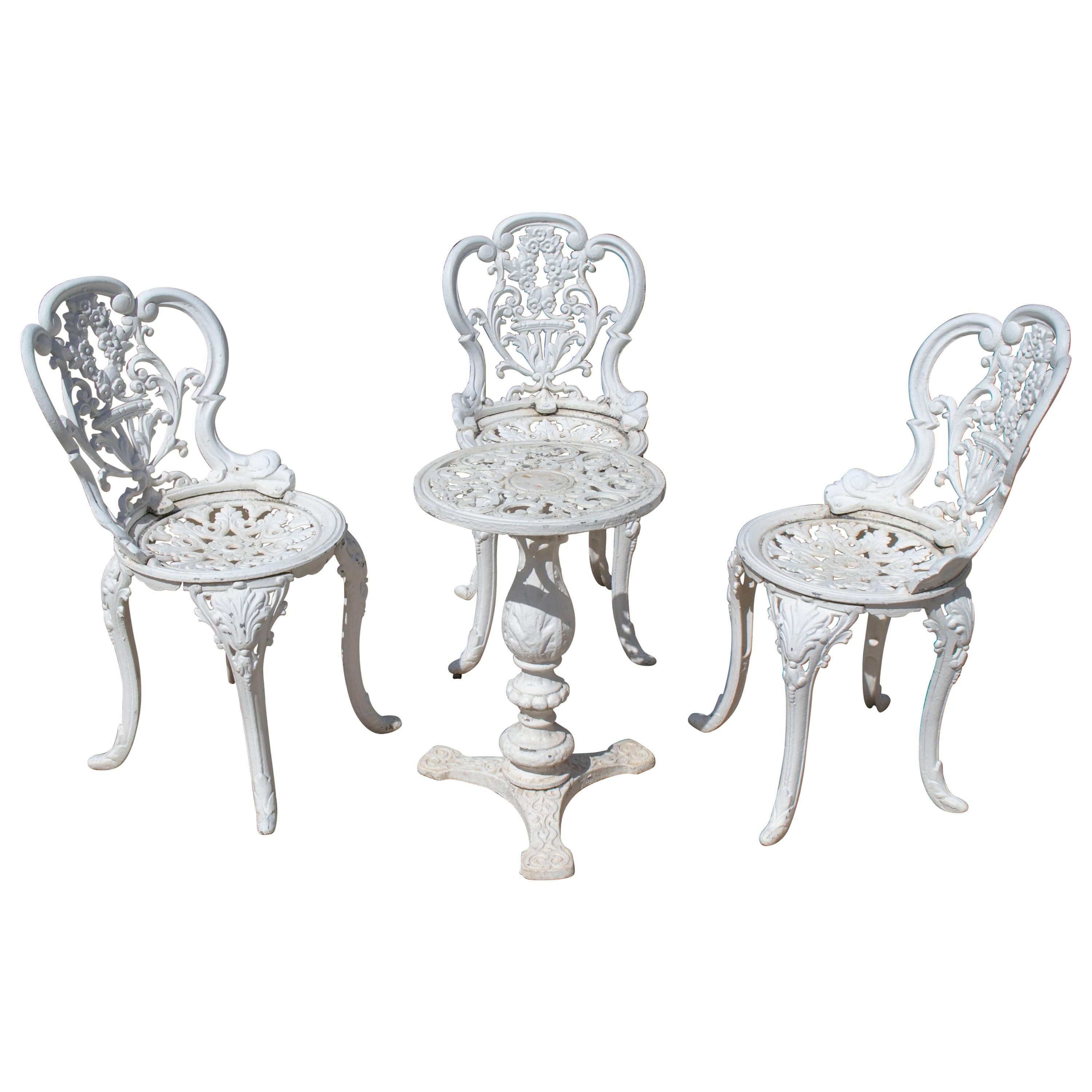 1980s French Children Size Set of Three Chairs and a Table For Sale at