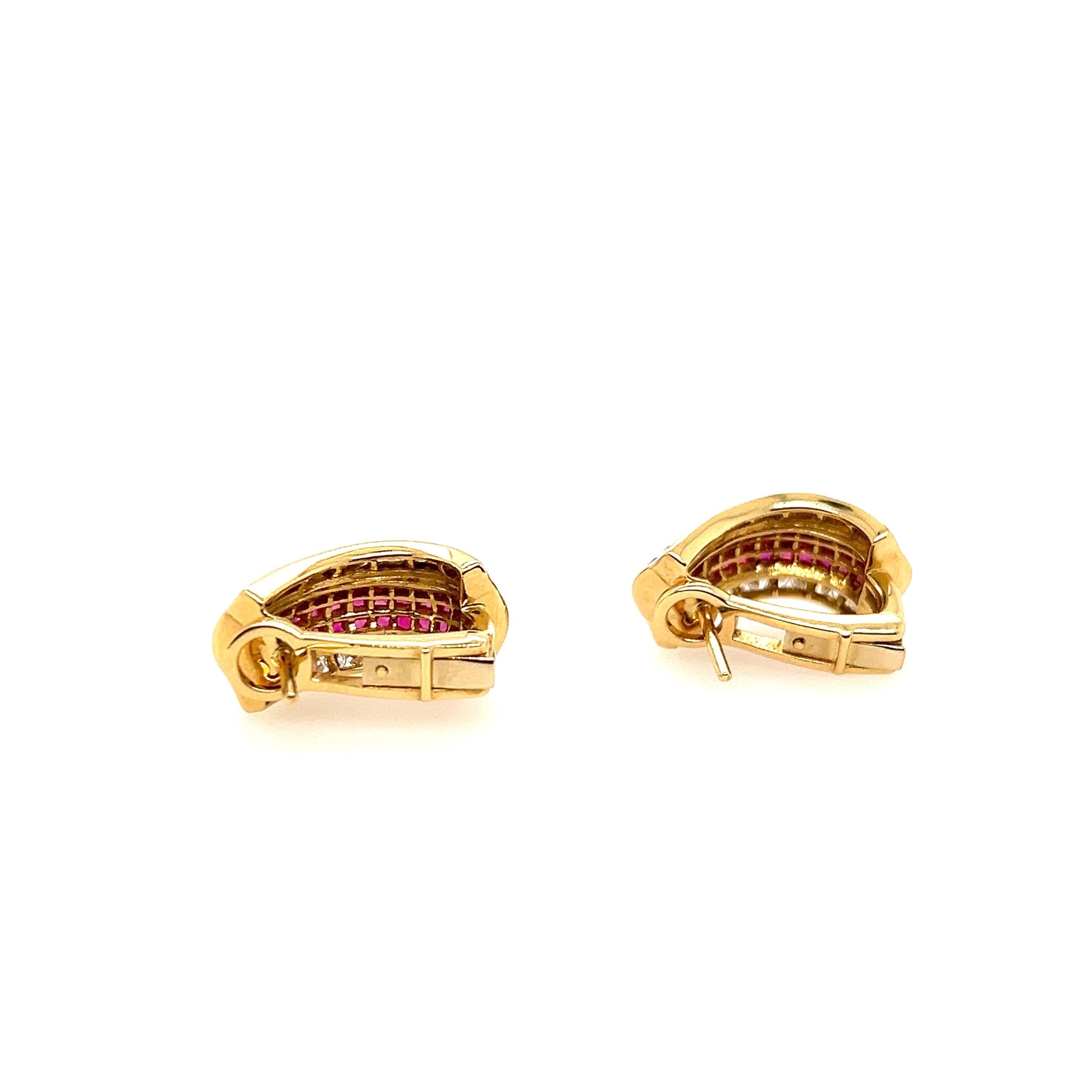 1980er Jahre Französisch geschliffener natürlicher Rubin und Diamant 18k Gelbgold Omega-Ohrringe mit Rückenlehne 5