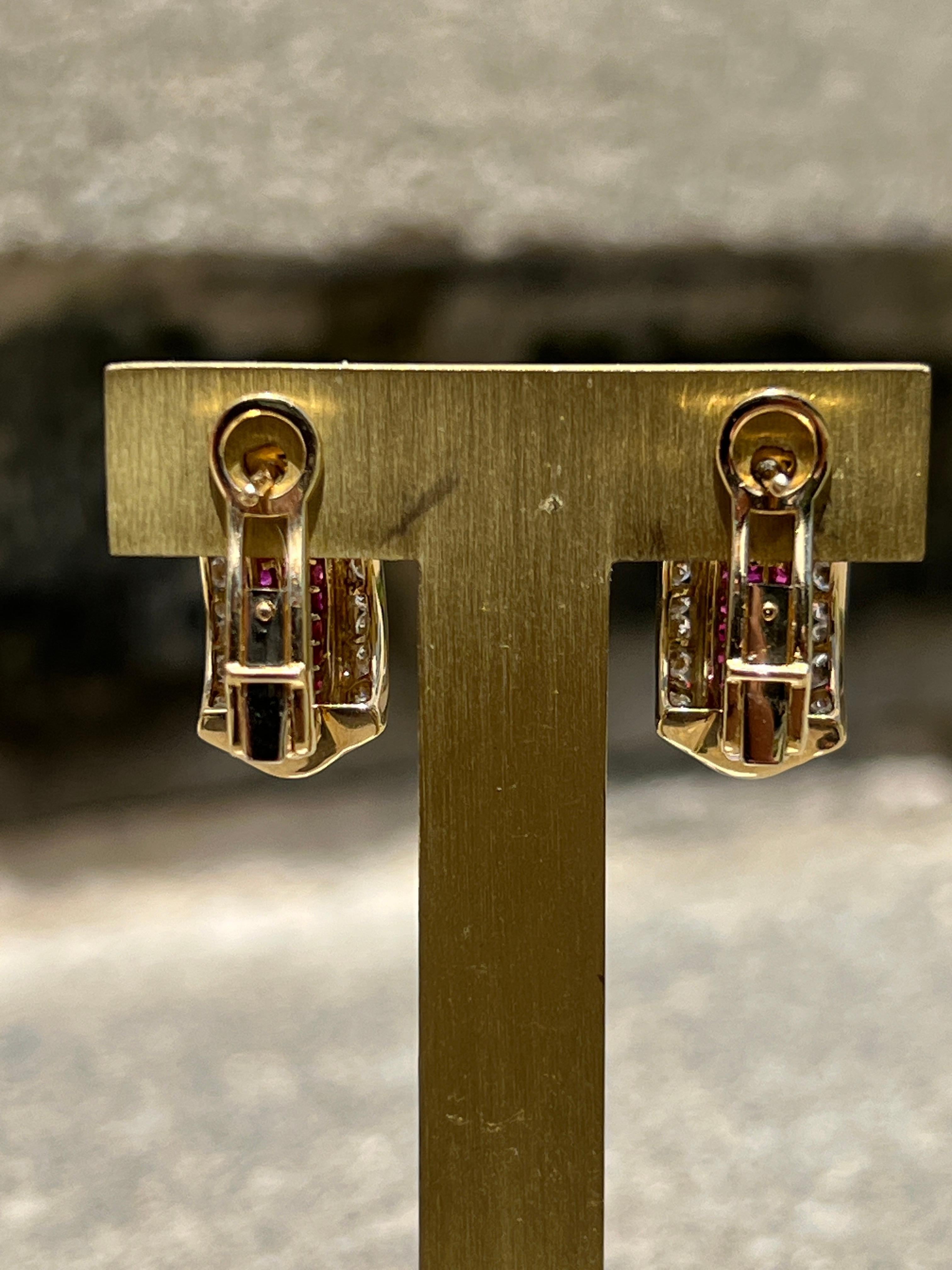 1980er Jahre Französisch geschliffener natürlicher Rubin und Diamant 18k Gelbgold Omega-Ohrringe mit Rückenlehne 8