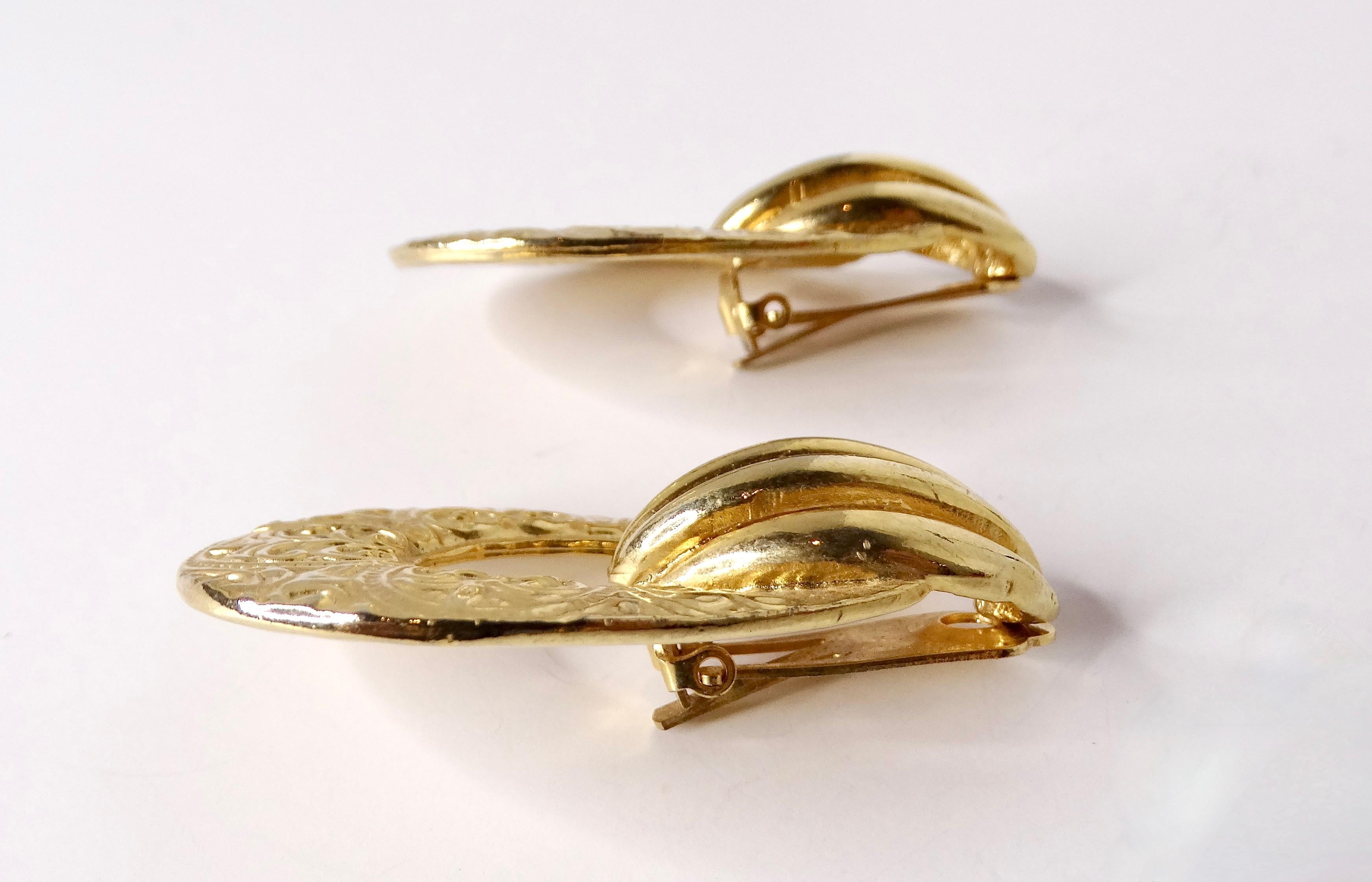 Women's 1980s French Detailed 14k Yellow Gold Plated Door Knocker Earrings For Sale