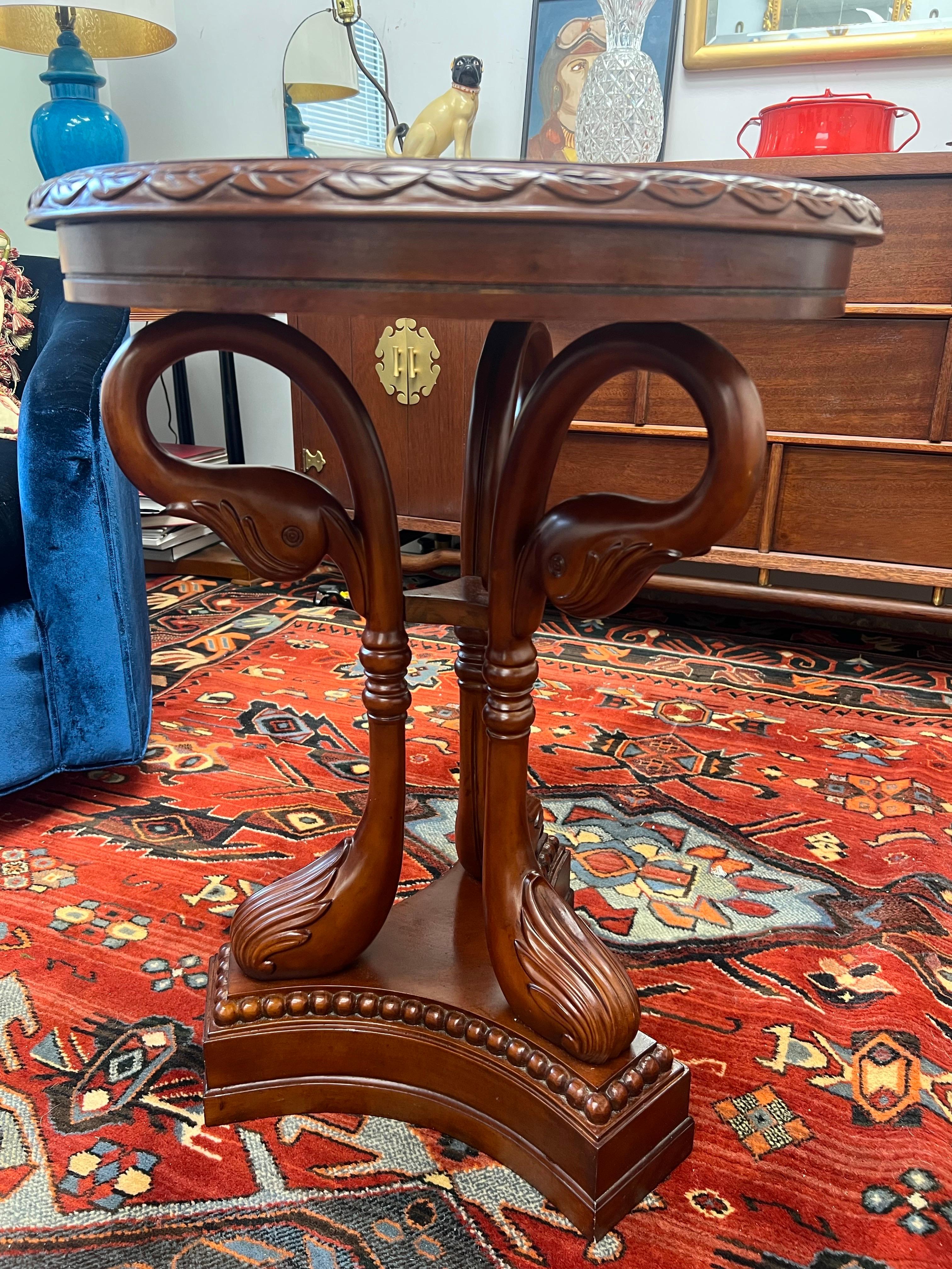 1980 French Directoire Style Cherry Guéridon Side Table With Swan Design Bon état - En vente à Charleston, SC