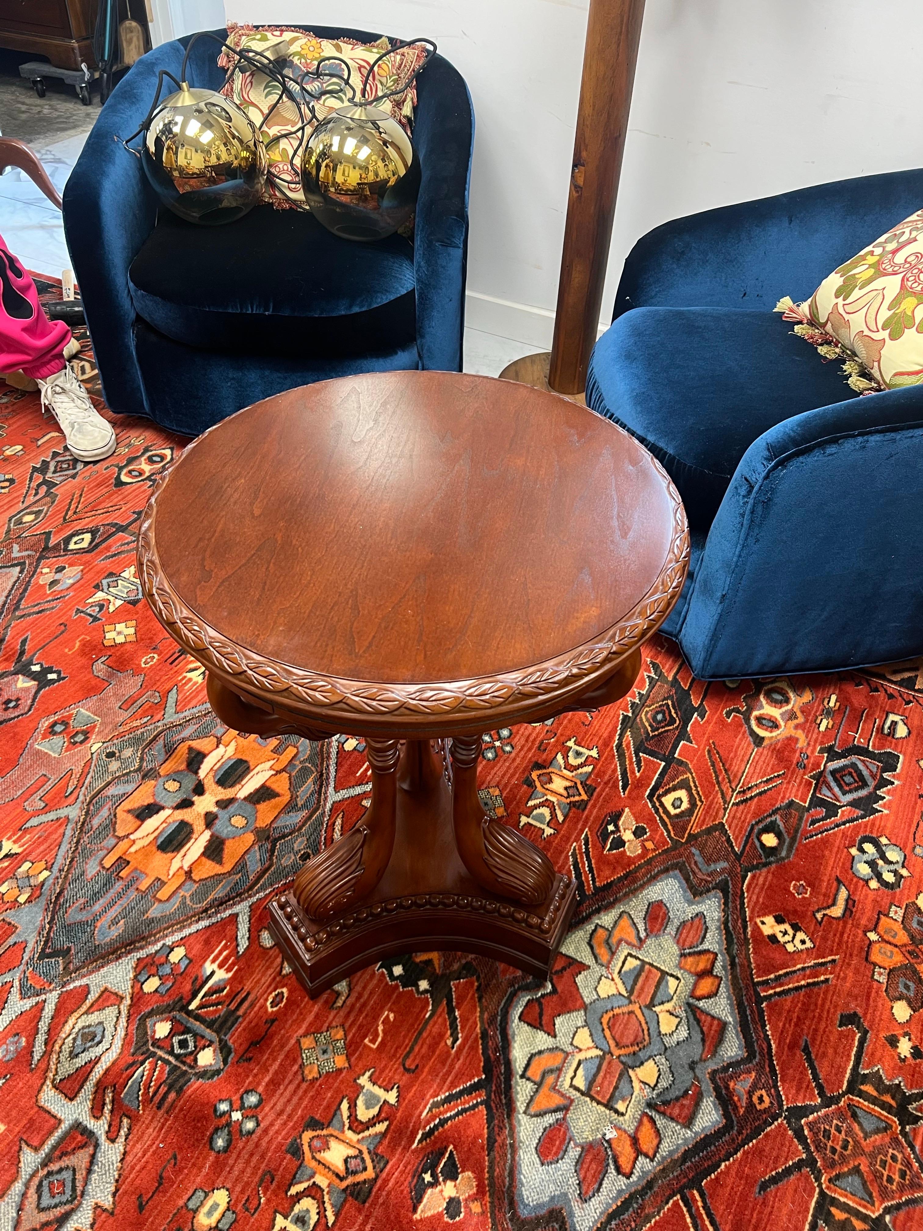 Fin du 20e siècle 1980 French Directoire Style Cherry Guéridon Side Table With Swan Design en vente