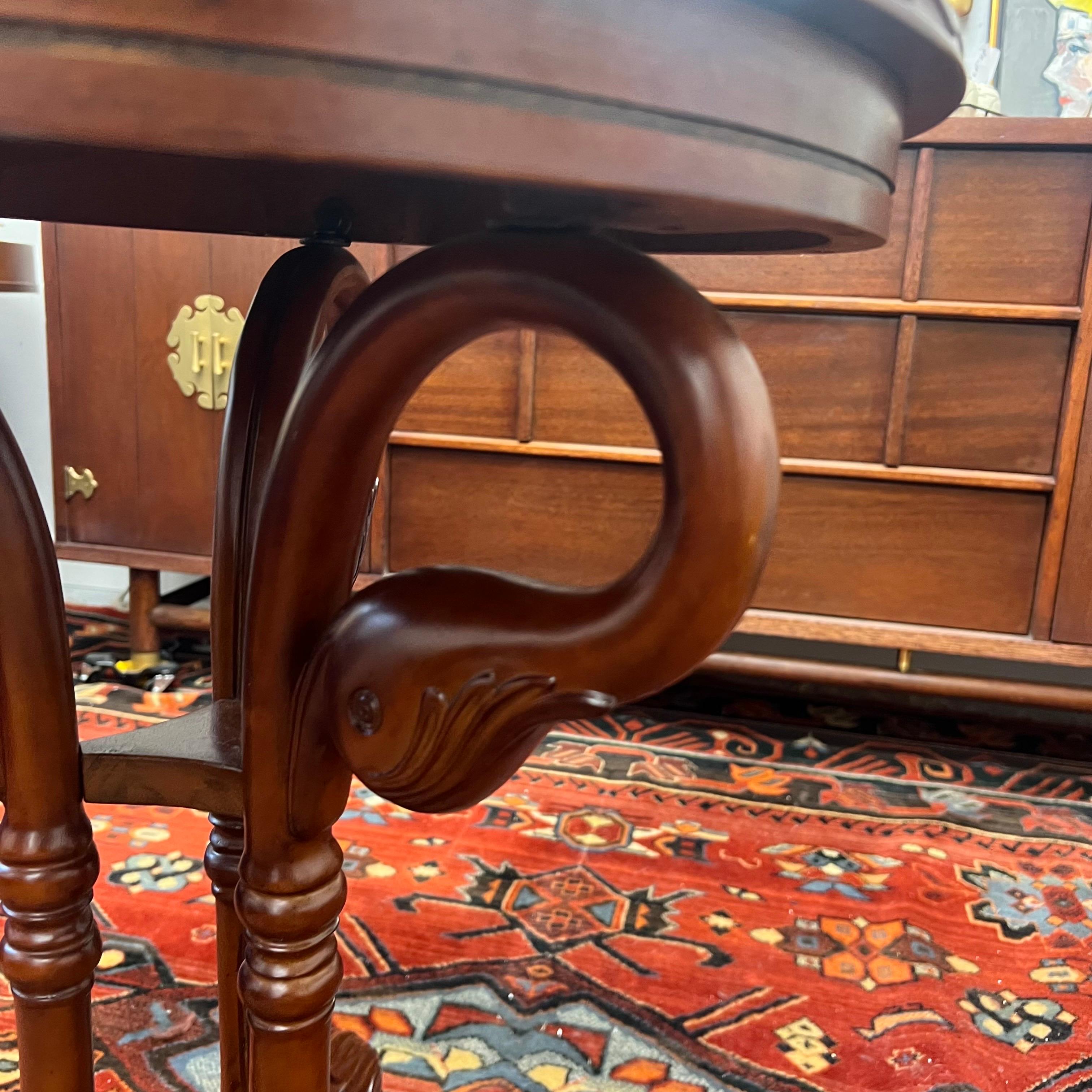 1980 French Directoire Style Cherry Guéridon Side Table With Swan Design en vente 1