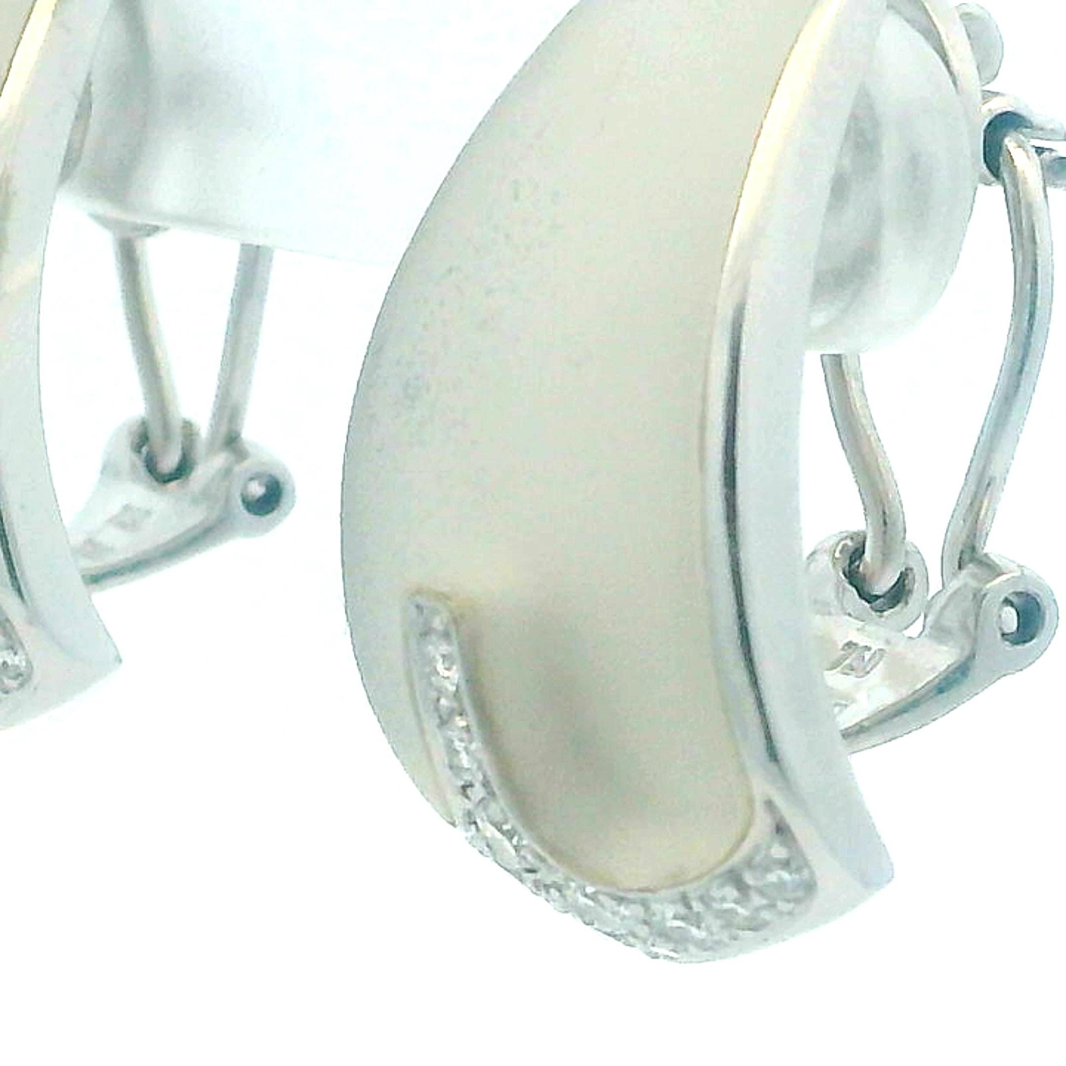 Orecchini a clip in oro bianco 18 carati con cristalli smerigliati e diamanti, anni '80. in vendita 4